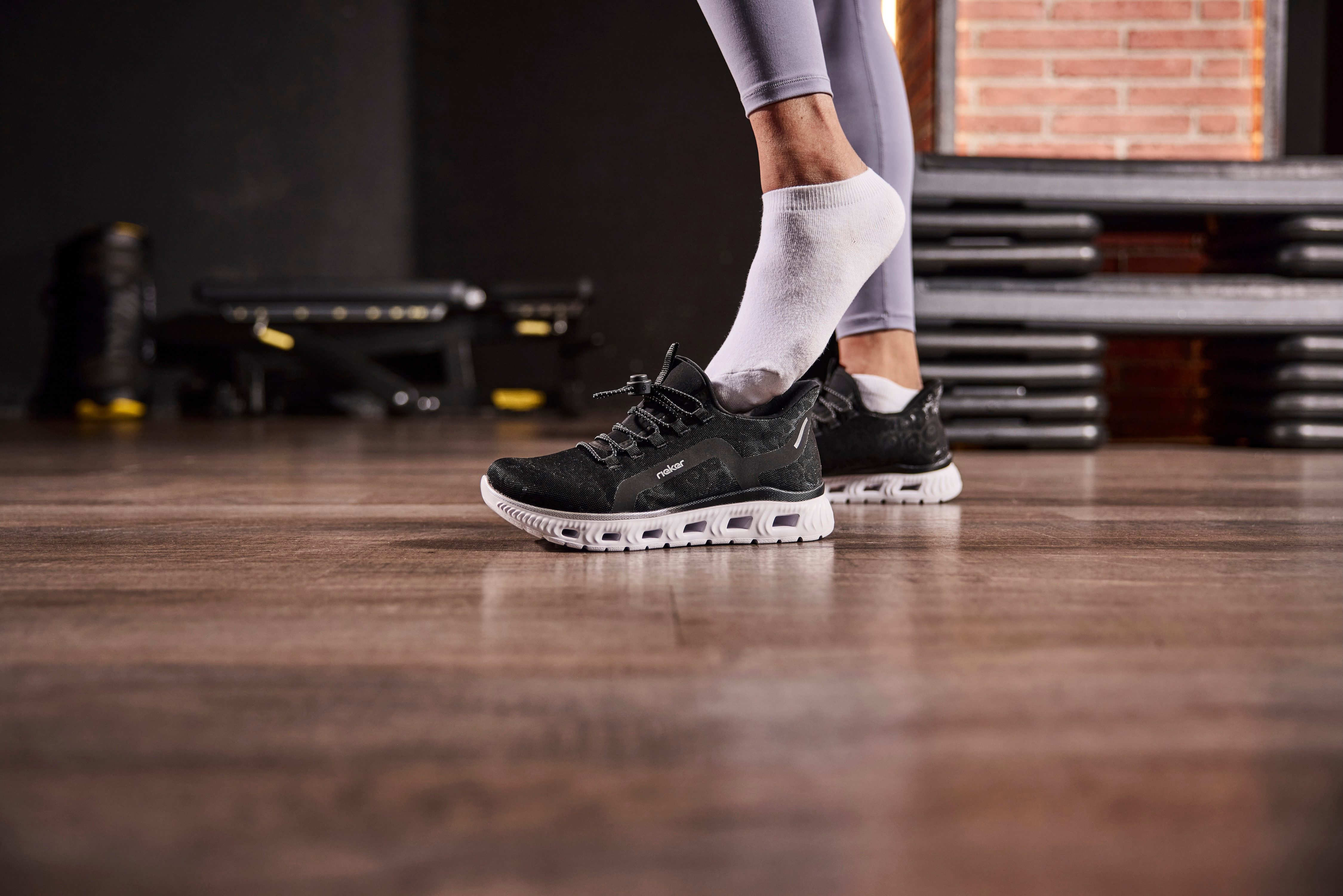 RIEKER Sport Slip-on sneakers , vrijetijdssneaker, instapschoen in leeuw-look, met memosoft binnenzool