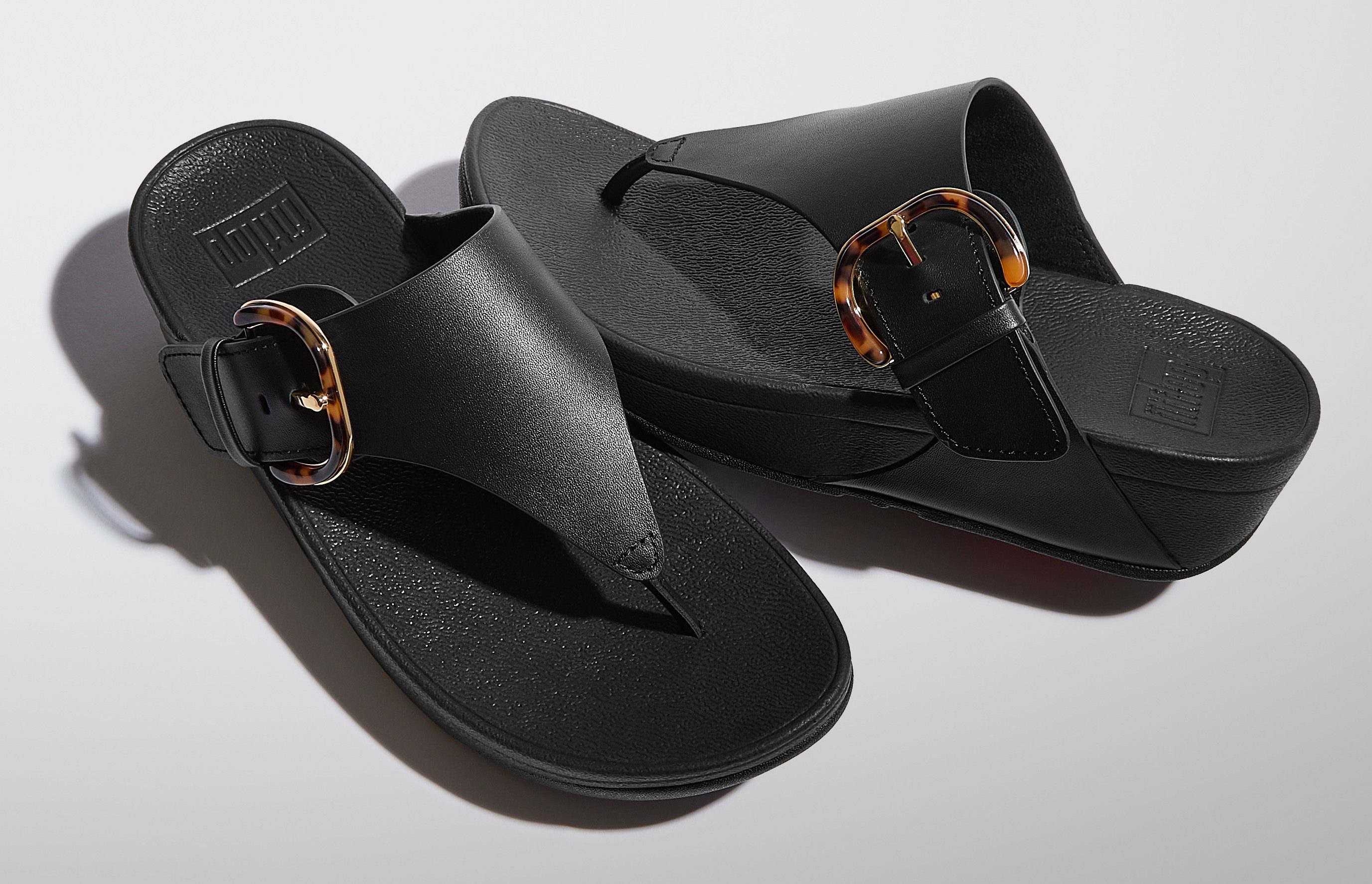 Fitflop Teenslippers LULU RESIN-BUCKLE LEATHER TOE-POST SANDALS