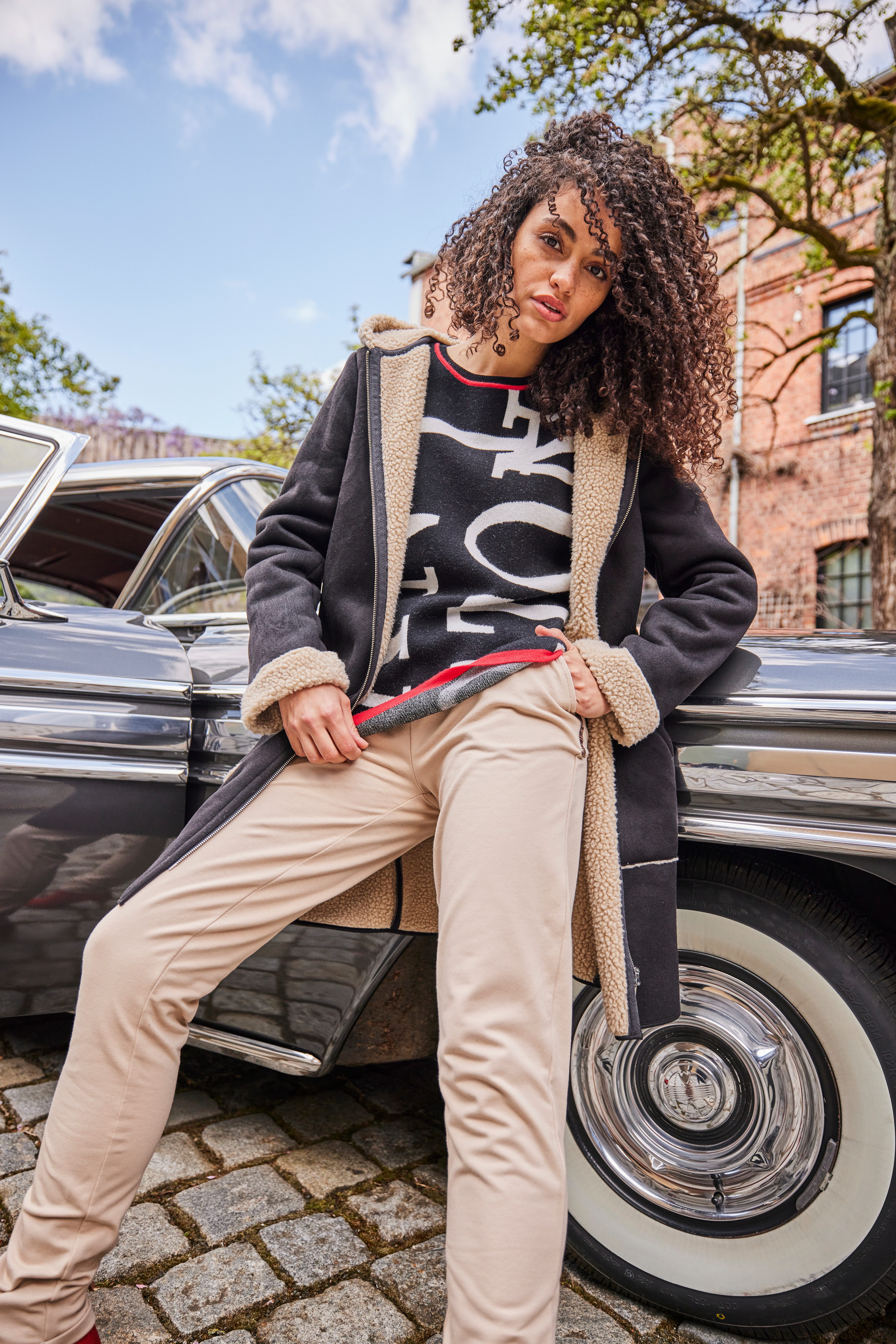 Aniston CASUAL Comfortbroek met zij aniston-label