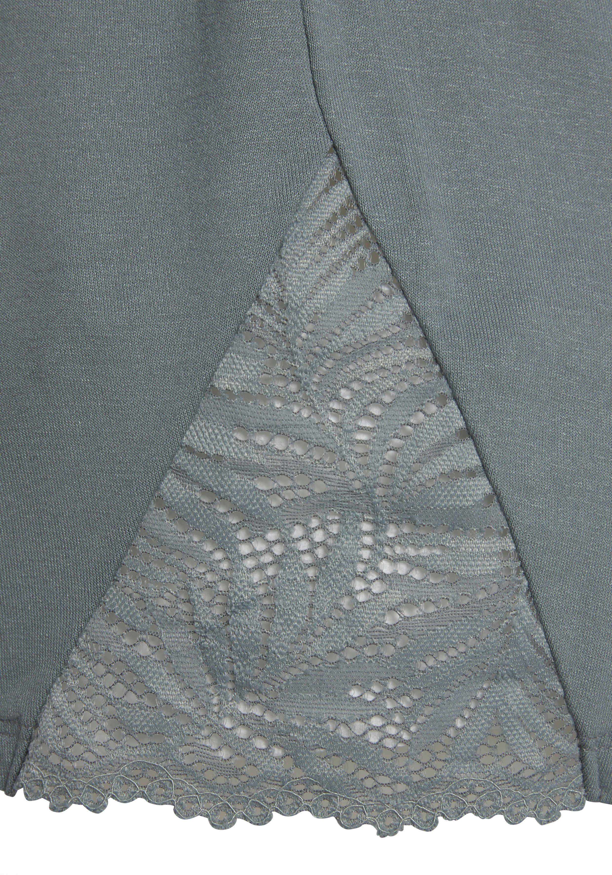 Lascana Pyjamashort met chique kanten details