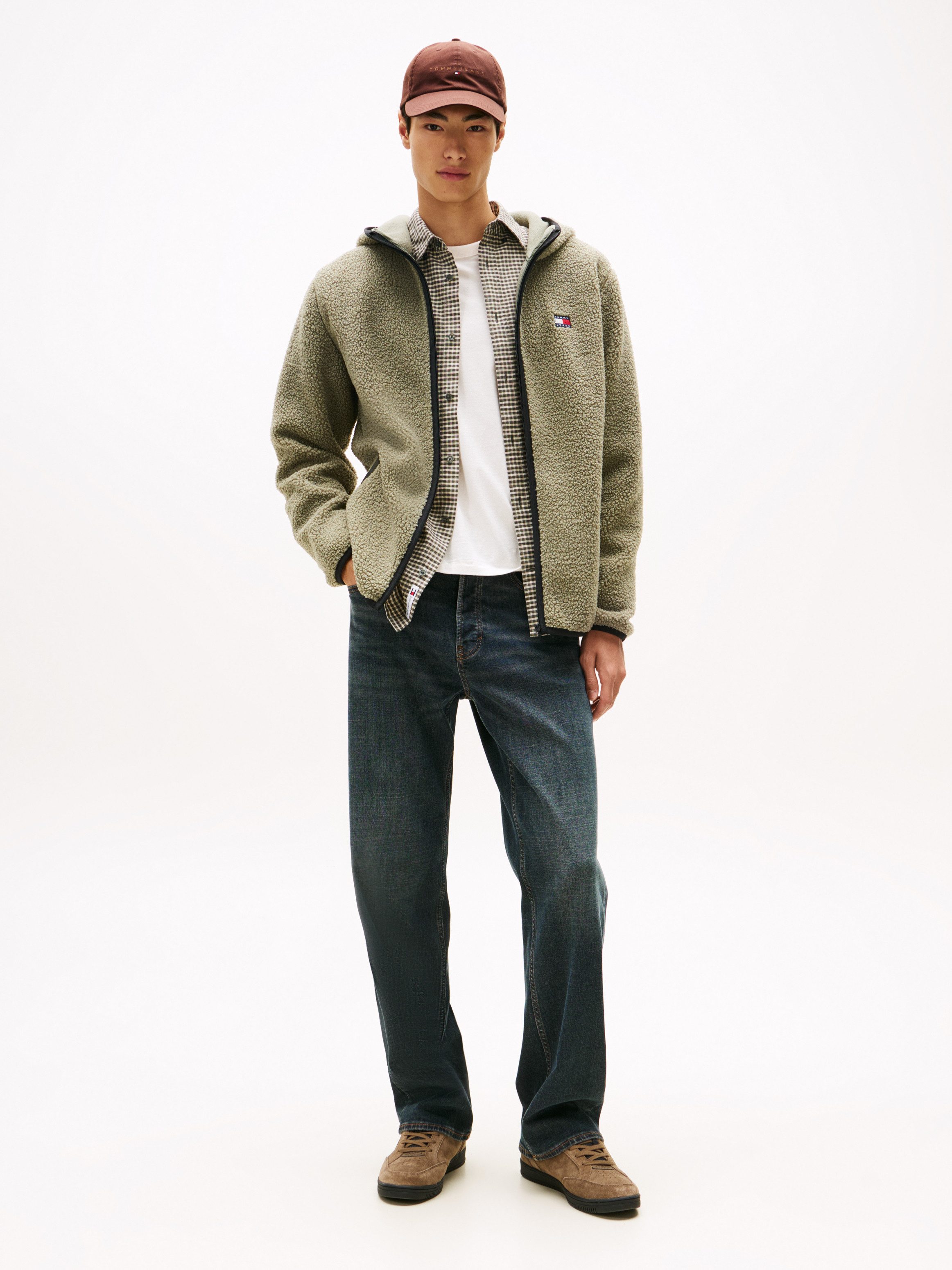 TOMMY JEANS Pluchen jack TJM REG BADGE TEDDY ZIP TRU EXT met logopatch, licht afgezakte schouders