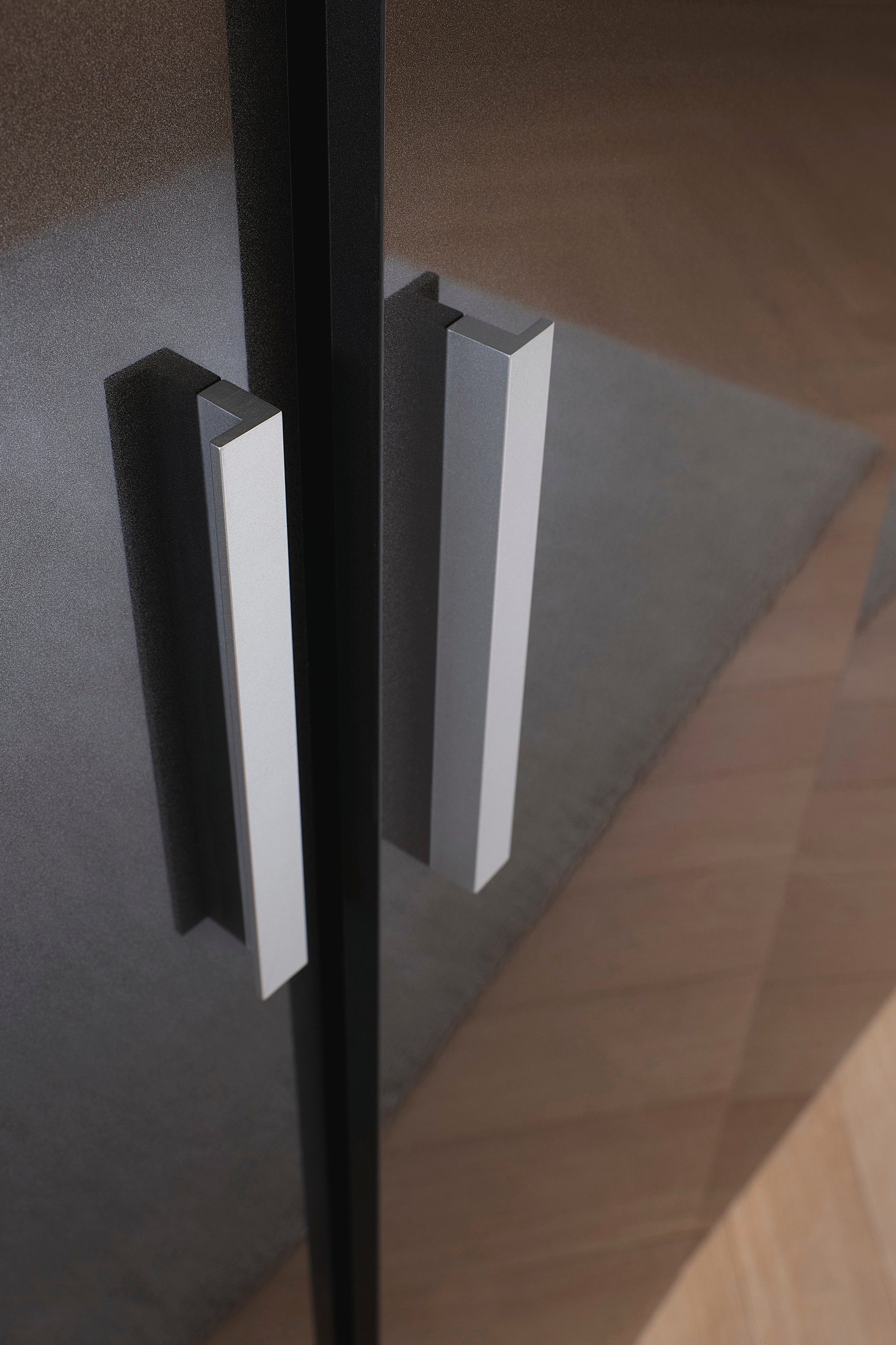 rauch Draaideurkast Koluna Hoogglansfront, inclusief 2 lades en extra planken