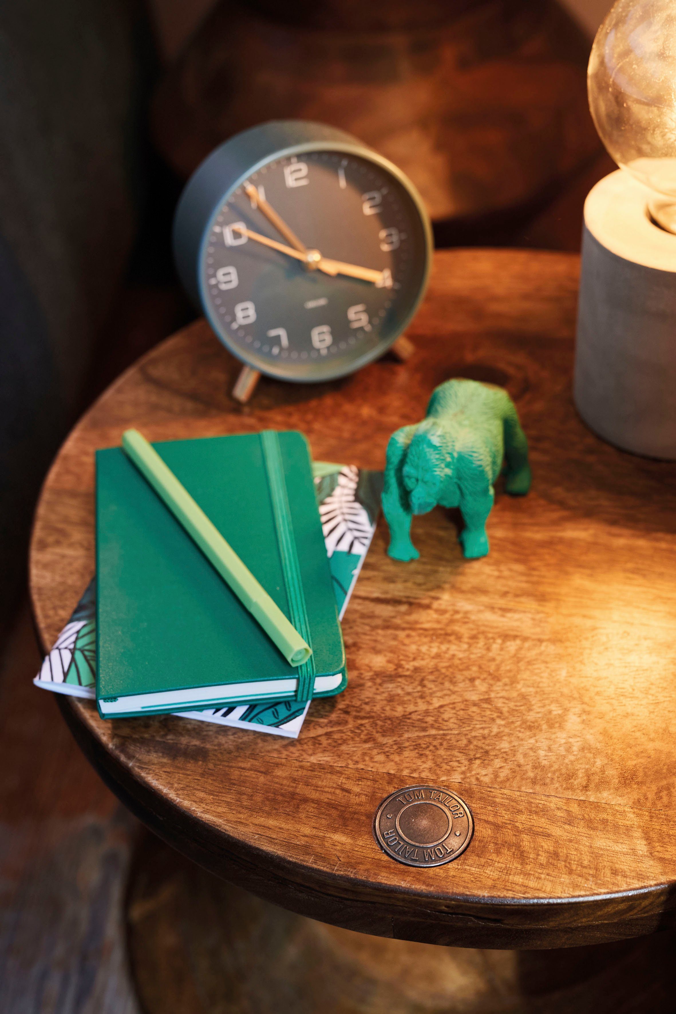 TOM TAILOR HOME Bijzettafel T-WOOD TABLE HIGH Bijzettafel met knoopdetail, donker mangohout en zwarte poten
