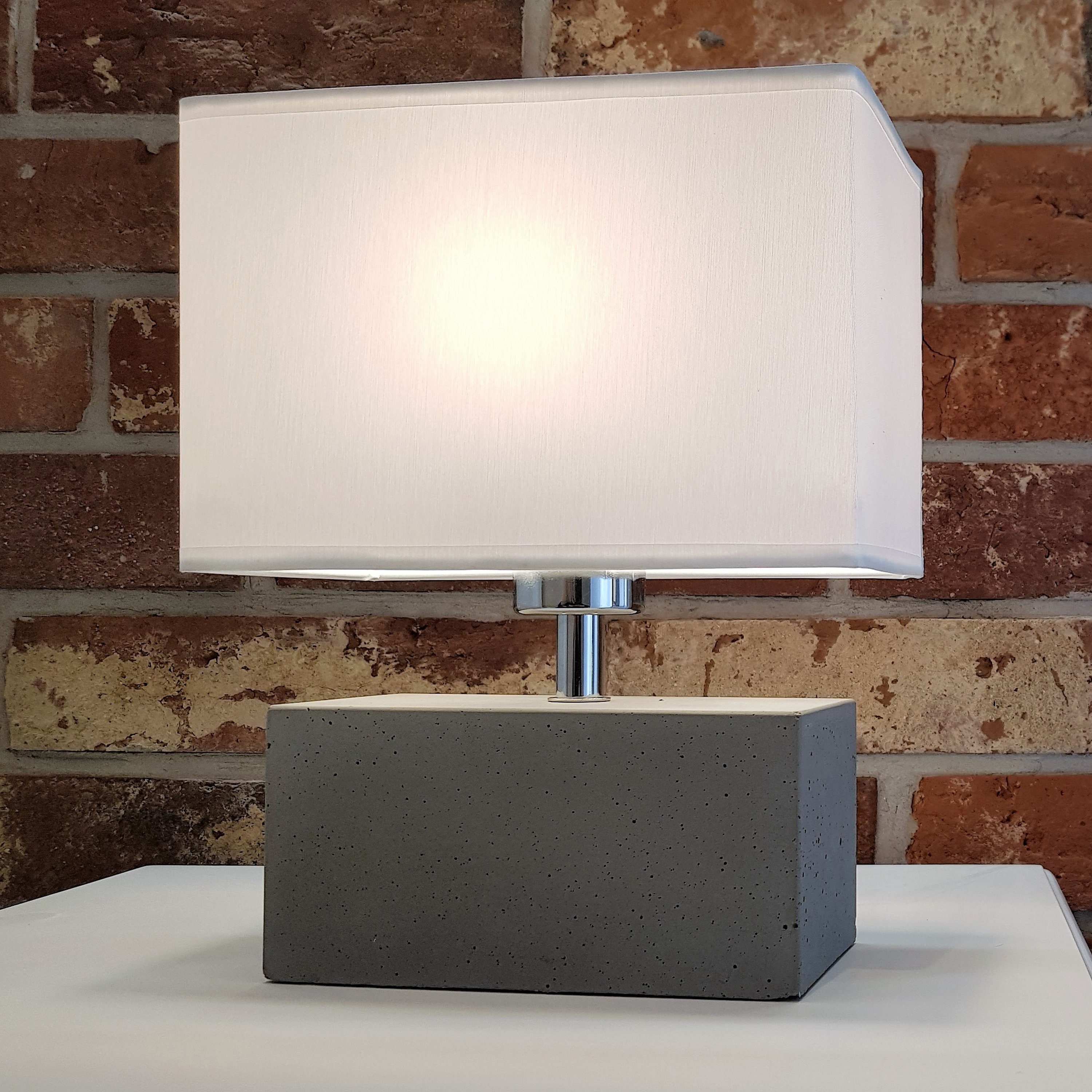 SPOT Light Tafellamp STRONG double Voortreffelijke materialen: echt beton en lampenkap van stof (1 stuk)