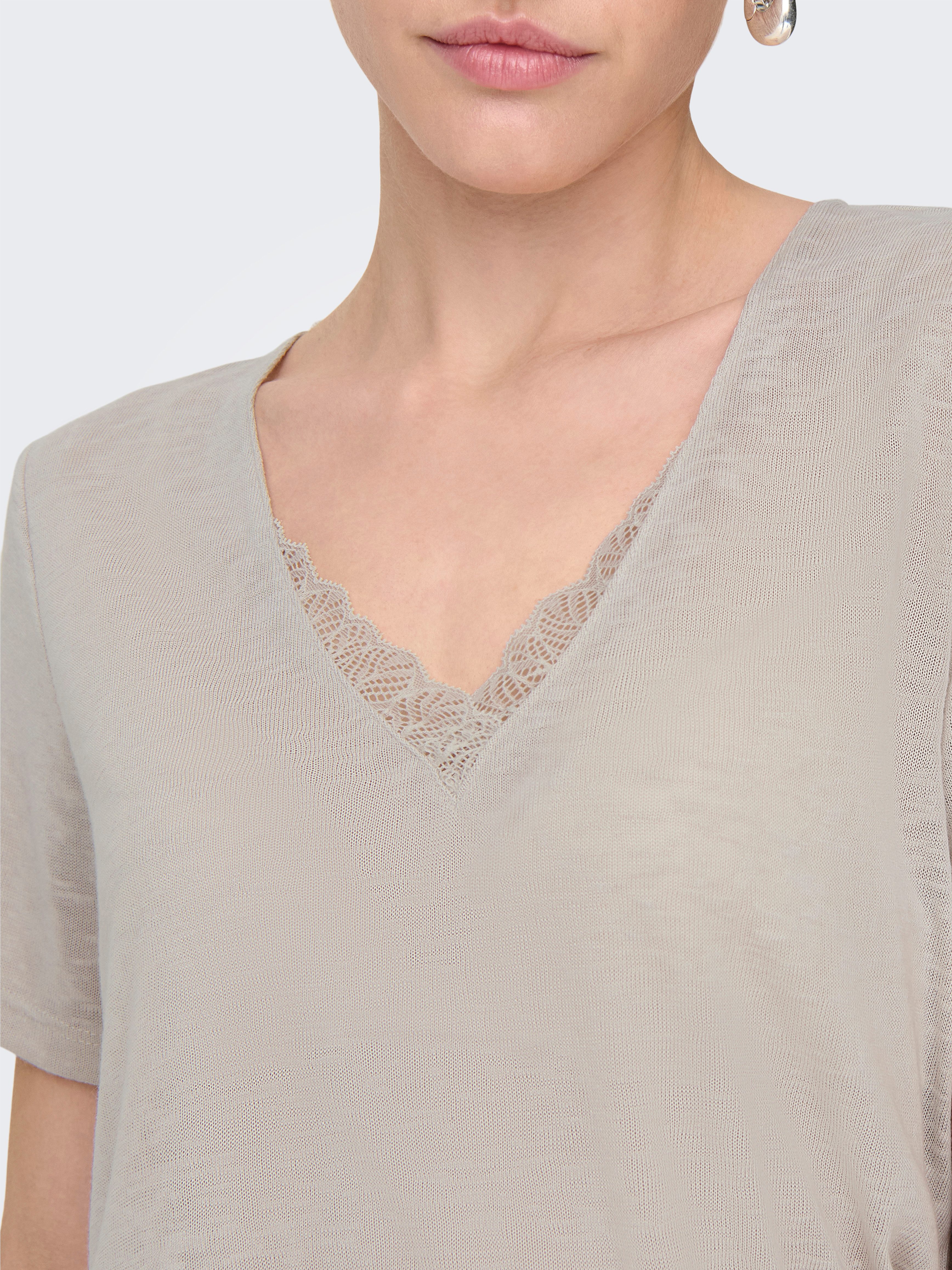 Only Shirt met V-hals ONLZOLA LIFE S/S V-NECK LACE TOP JRS