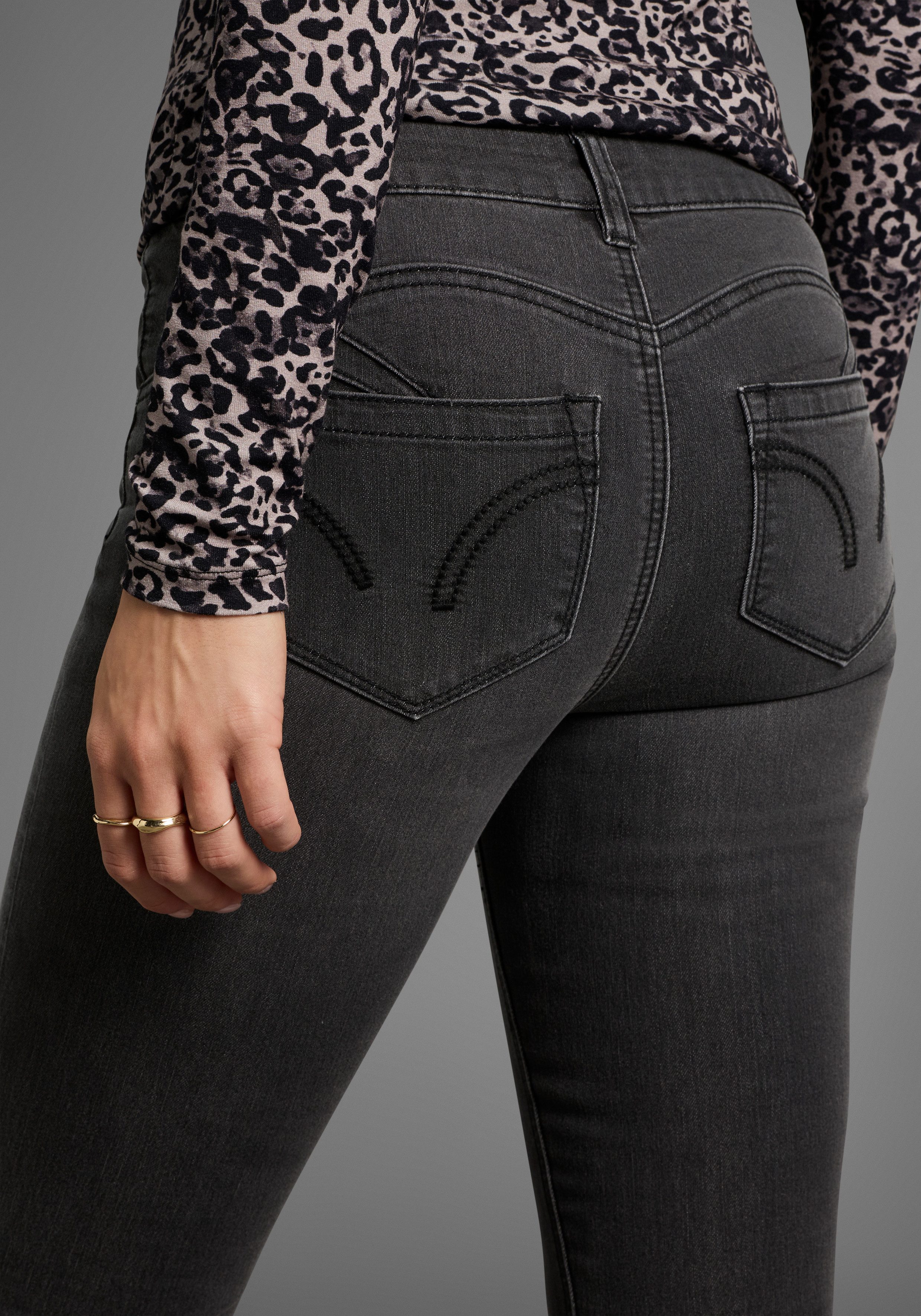 Arizona Skinny fit jeans Shaping skinny pasvorm, normale taille, in stretchkwaliteit, used-look