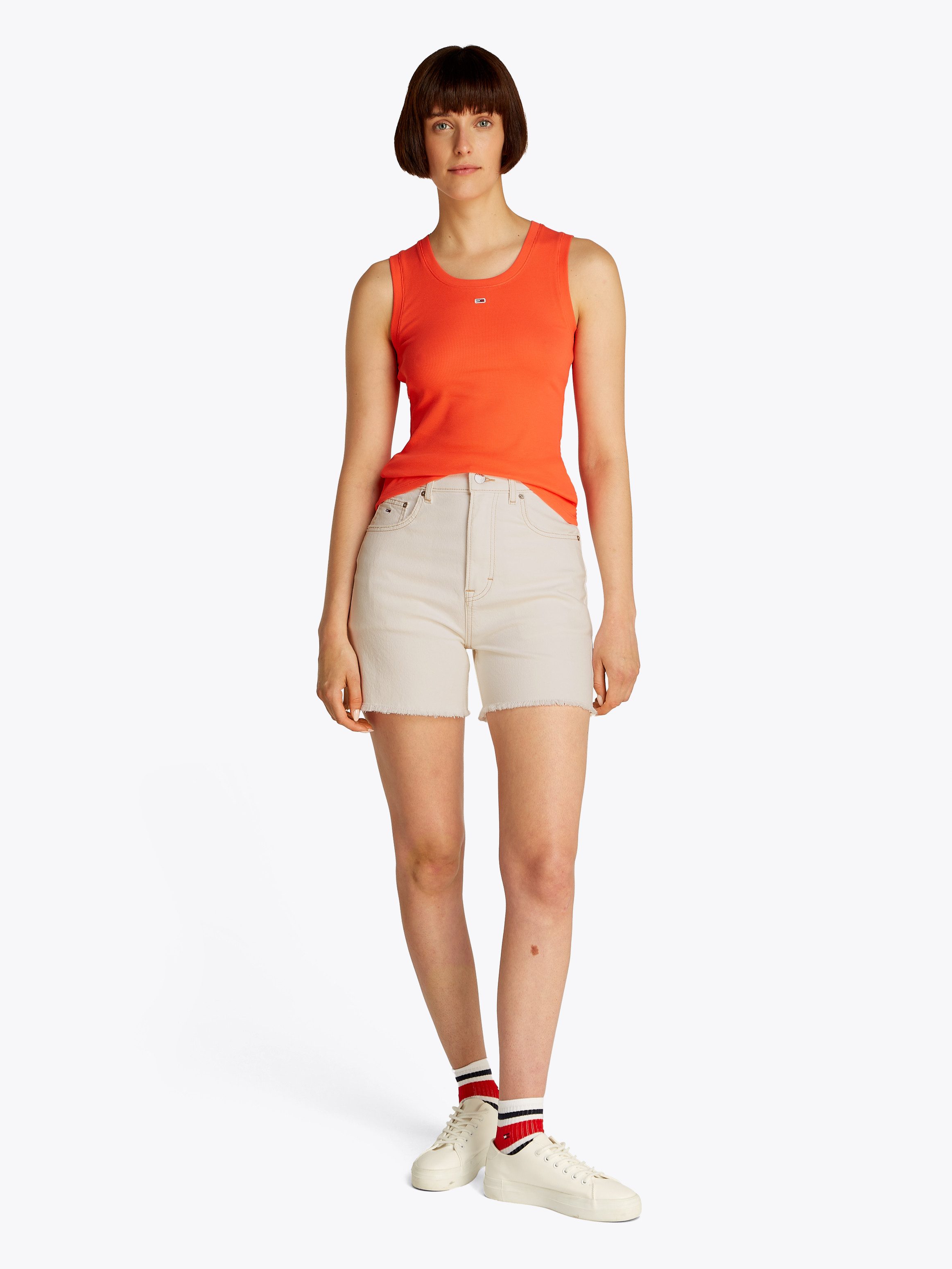 TOMMY JEANS Short MOM SHORT BI8194 met logo-badge, rafelige rand