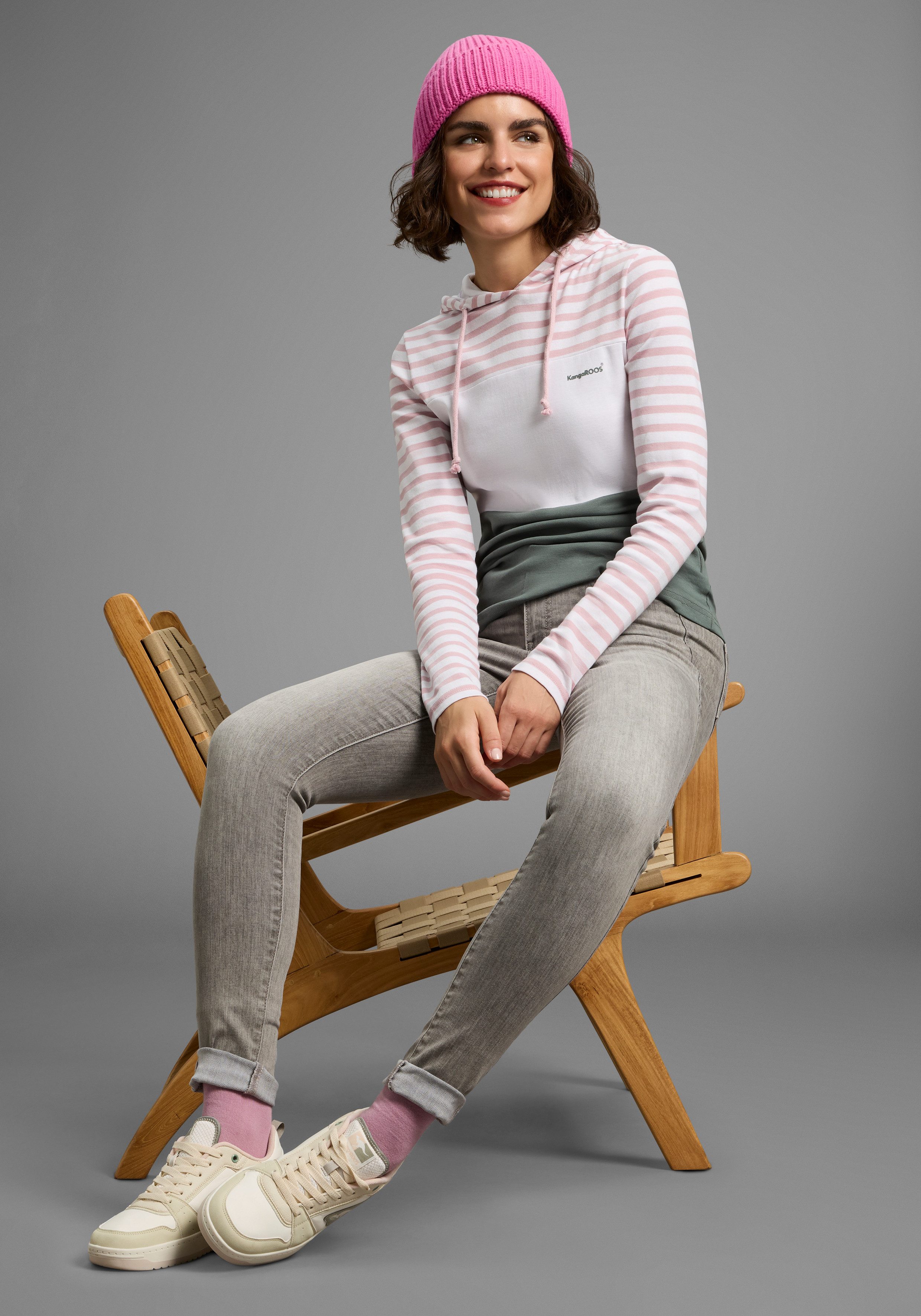 KangaROOS Capuchonshirt Lange mouwen, zeer figuurvolgend, met colourblocking-look