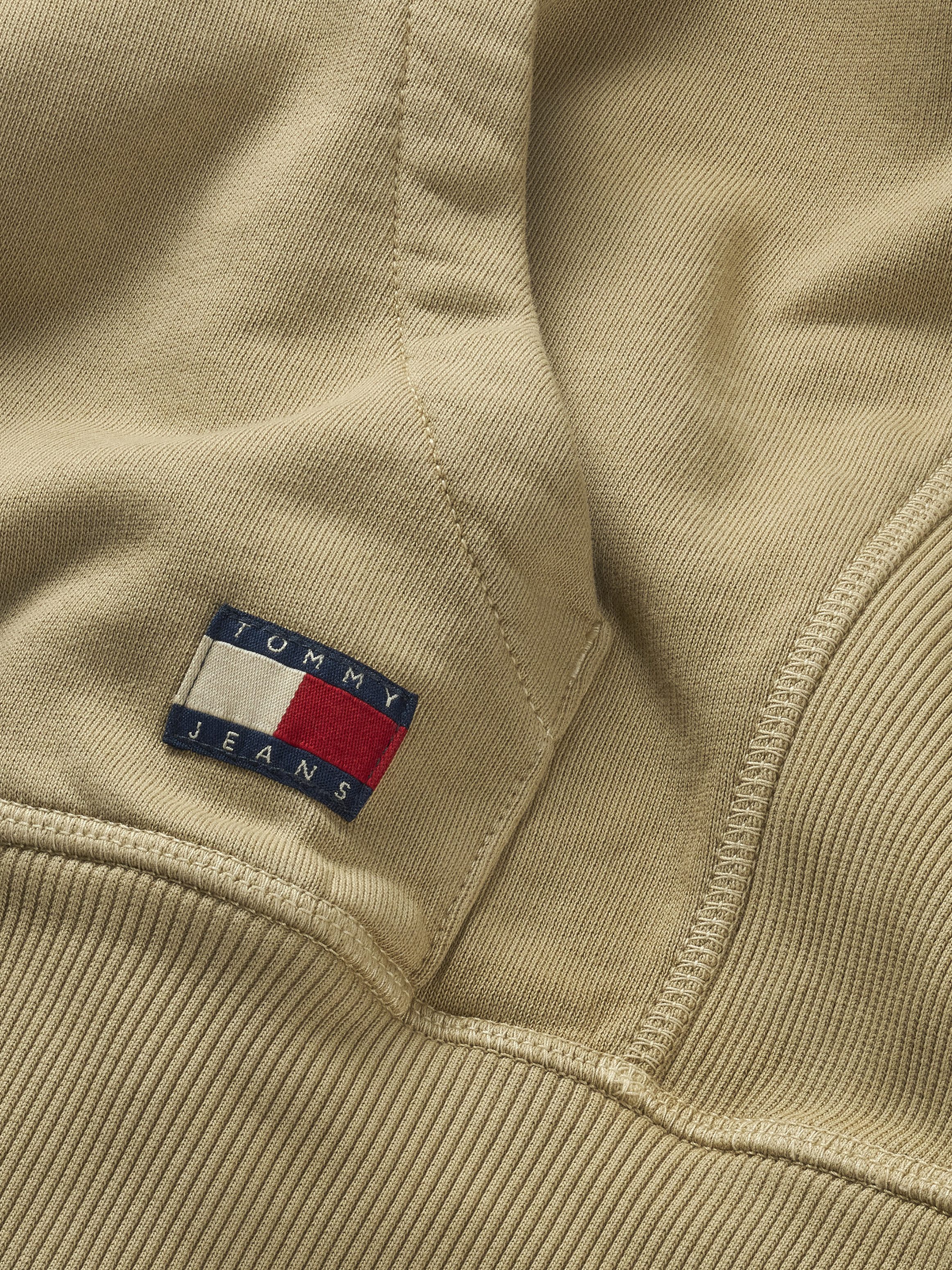 TOMMY JEANS Hoodie TJM RLX TJ LABEL HOODIE met groot logoborduursel