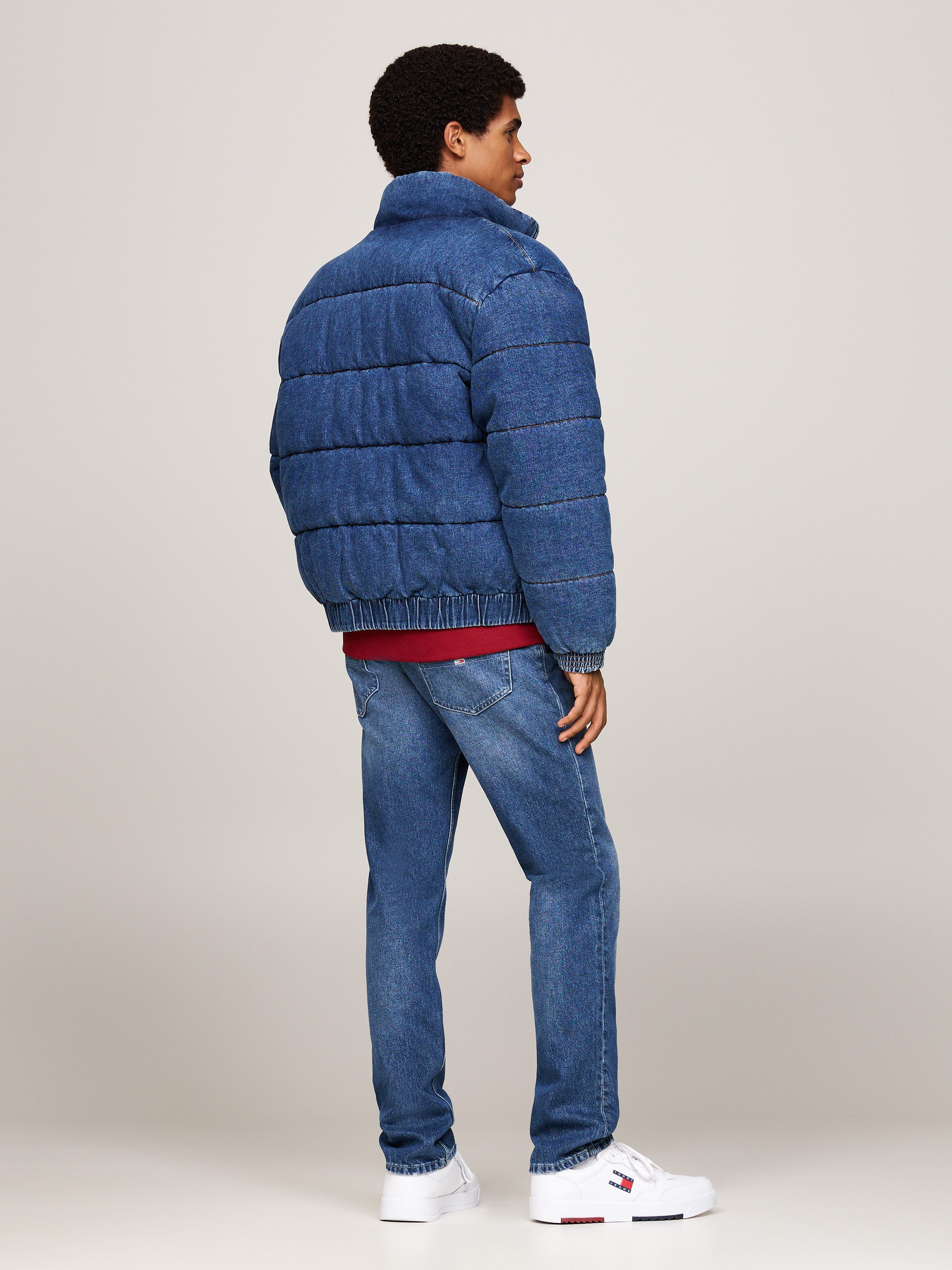 TOMMY JEANS Gewatteerde jas DENIM PUFFER JKT DH6051 met geborduurd merklogo op borsthoogte