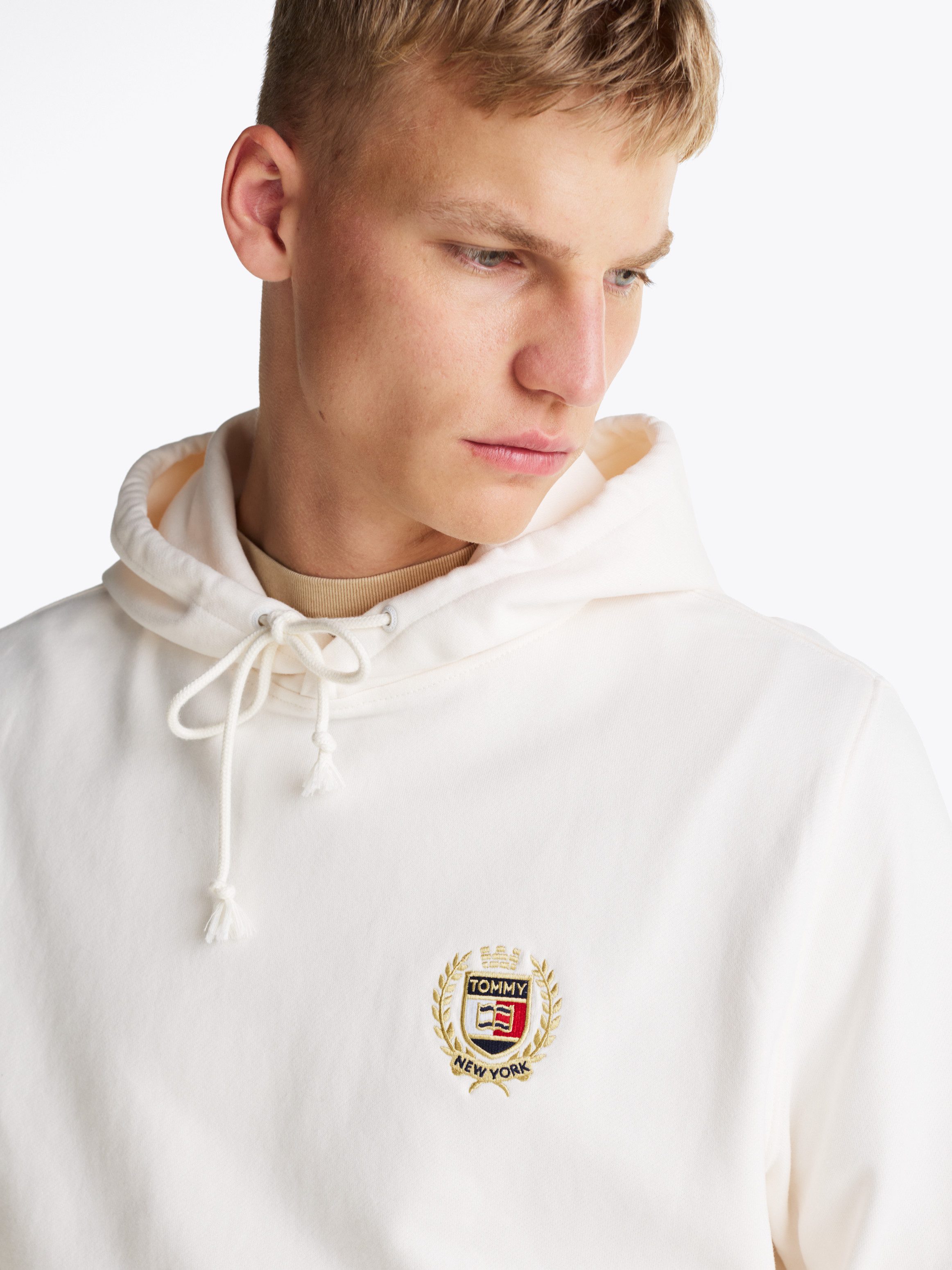 TOMMY JEANS Sweatshirt TJM REG TJ FLAG CREST HOOD EXT geborduurd merkembleem op borsthoogte