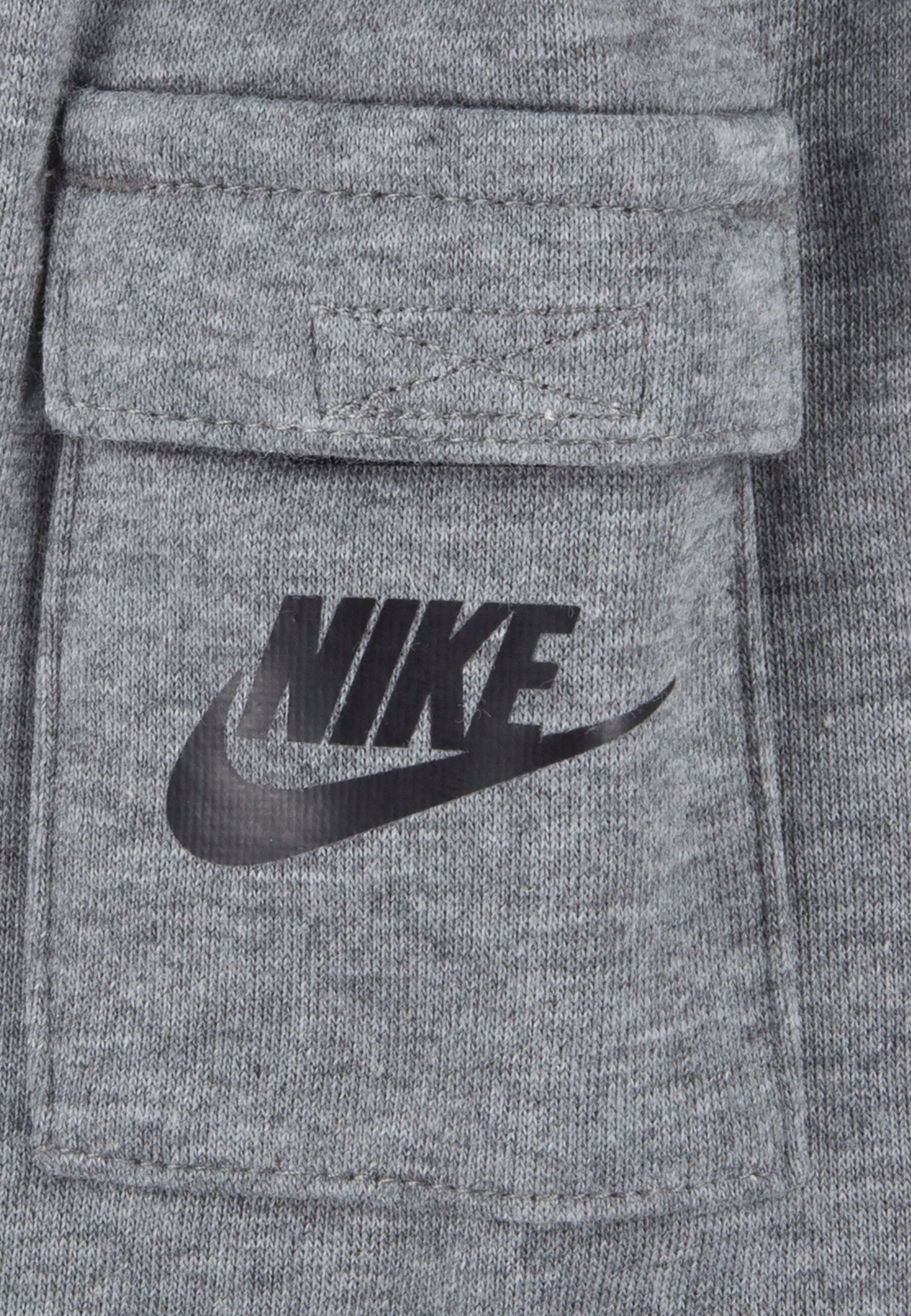 Nike Sportswear T-shirt short NKB B NSW HBR CARGO SHORT SET (2-delig)