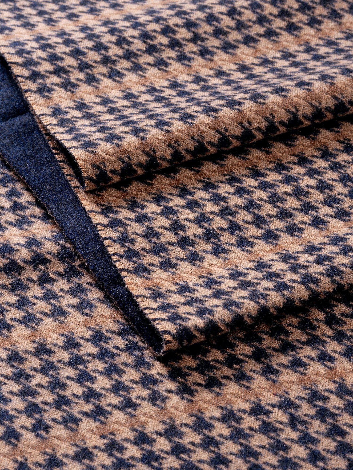 MONTI Gebreide sjaal met elegante houndstooth