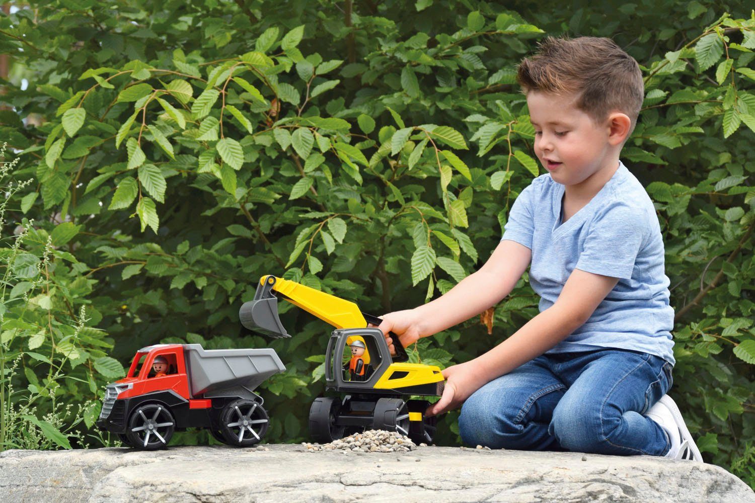 Lena® Speelgoed-kiepwagen TRUXX², rood inclusief speelfiguur, made in europe