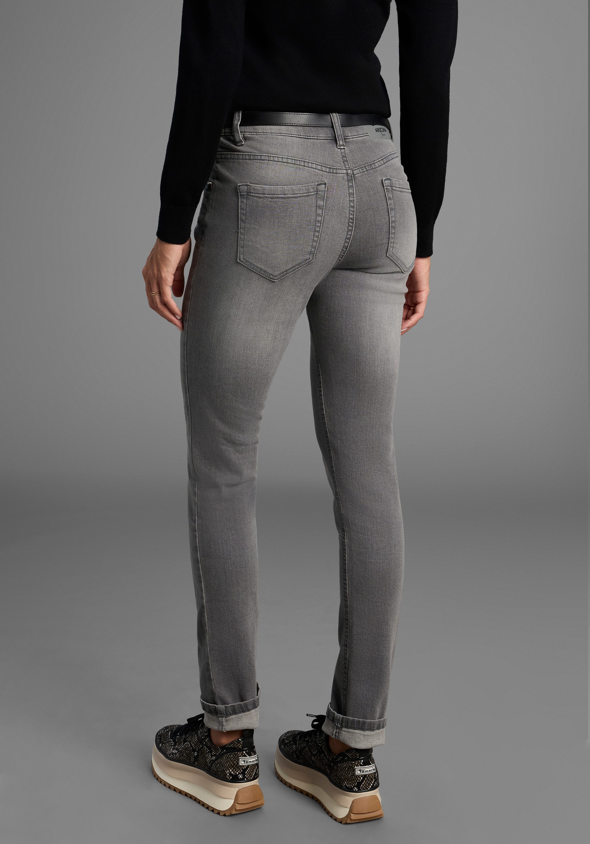 Arizona Slim fit jeans Tailleband met zij-elastiek inzet smalle pasvorm, skinny jeans, used-wassing, hoge taille