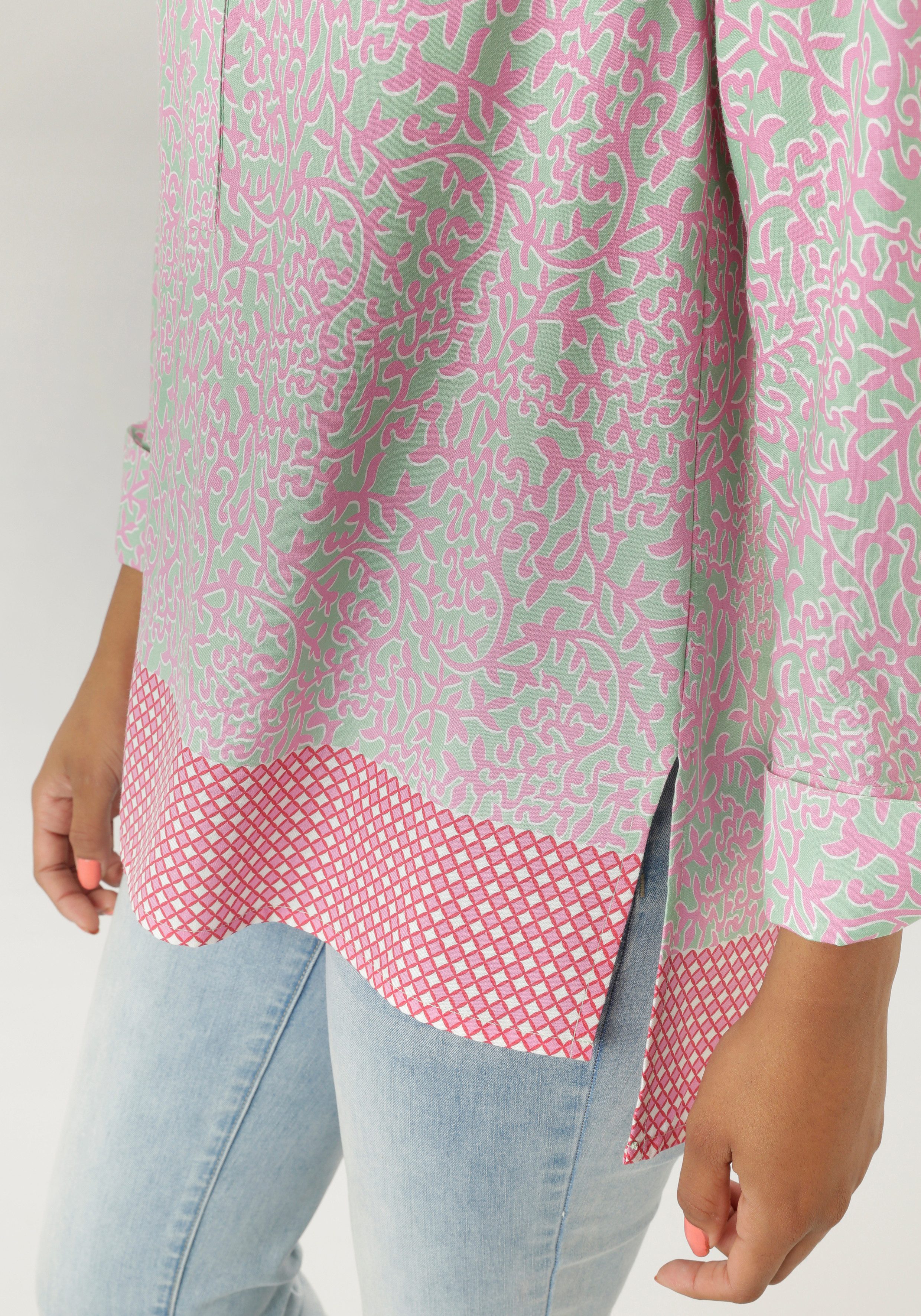 Aniston SELECTED Lange blouse met rankenpatronen en randdruk aan de zoom nieuwe collectie