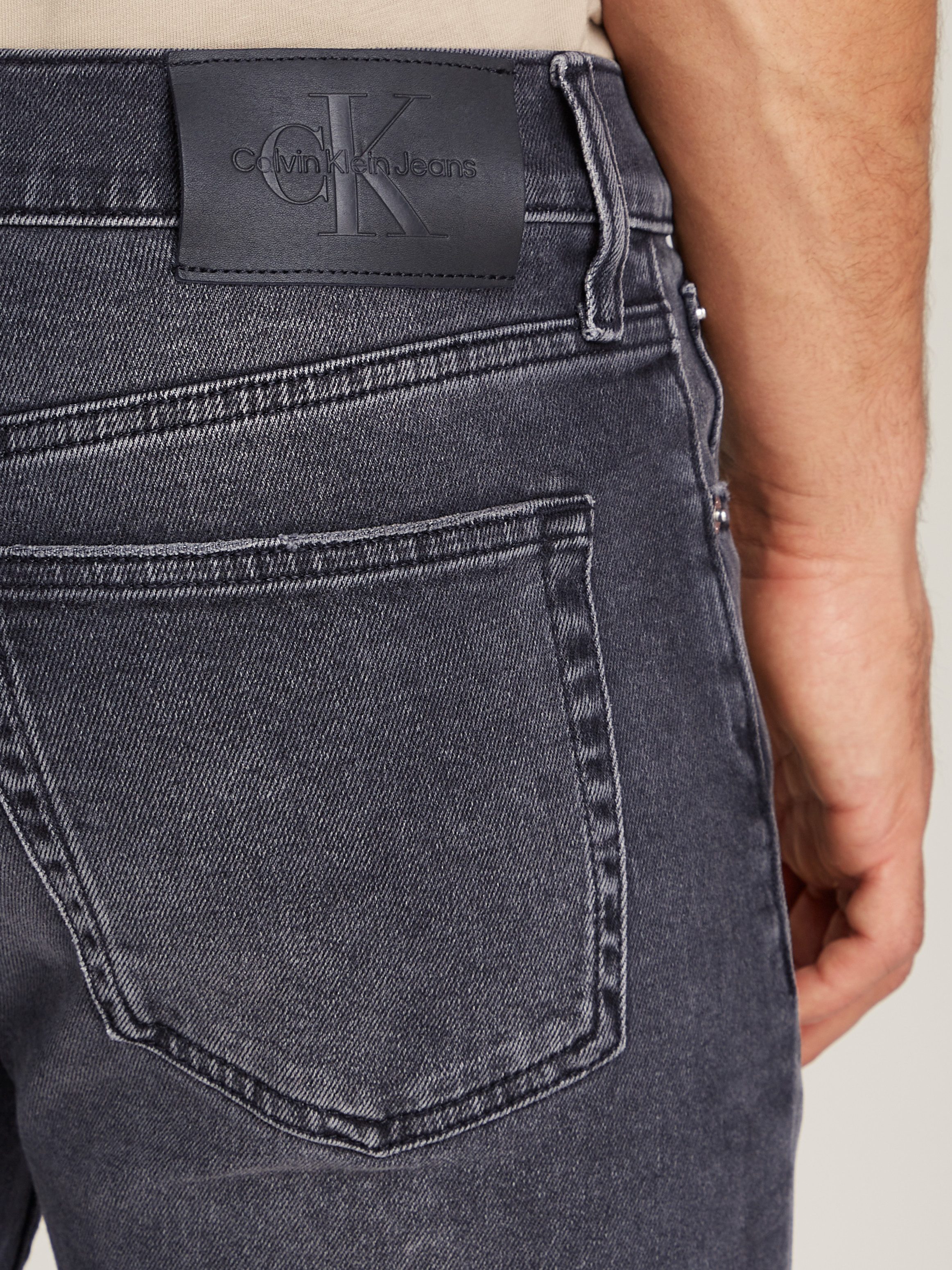 Calvin Klein Slim fit jeans SLIM TAPER Muntzakje, logo borduursel
