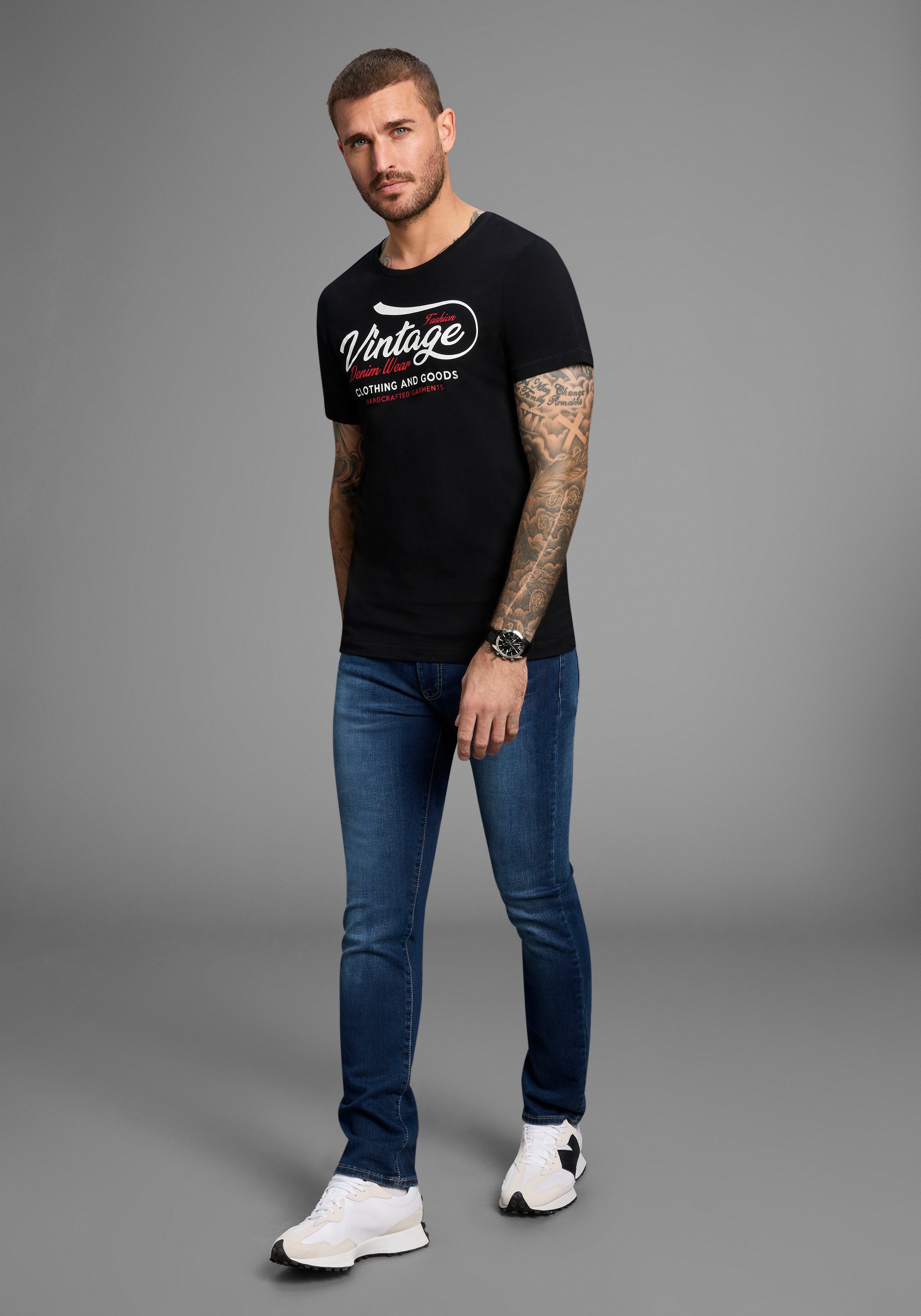 AJC T-shirt korte mouwen, smalle snit, met stijlvolle druk