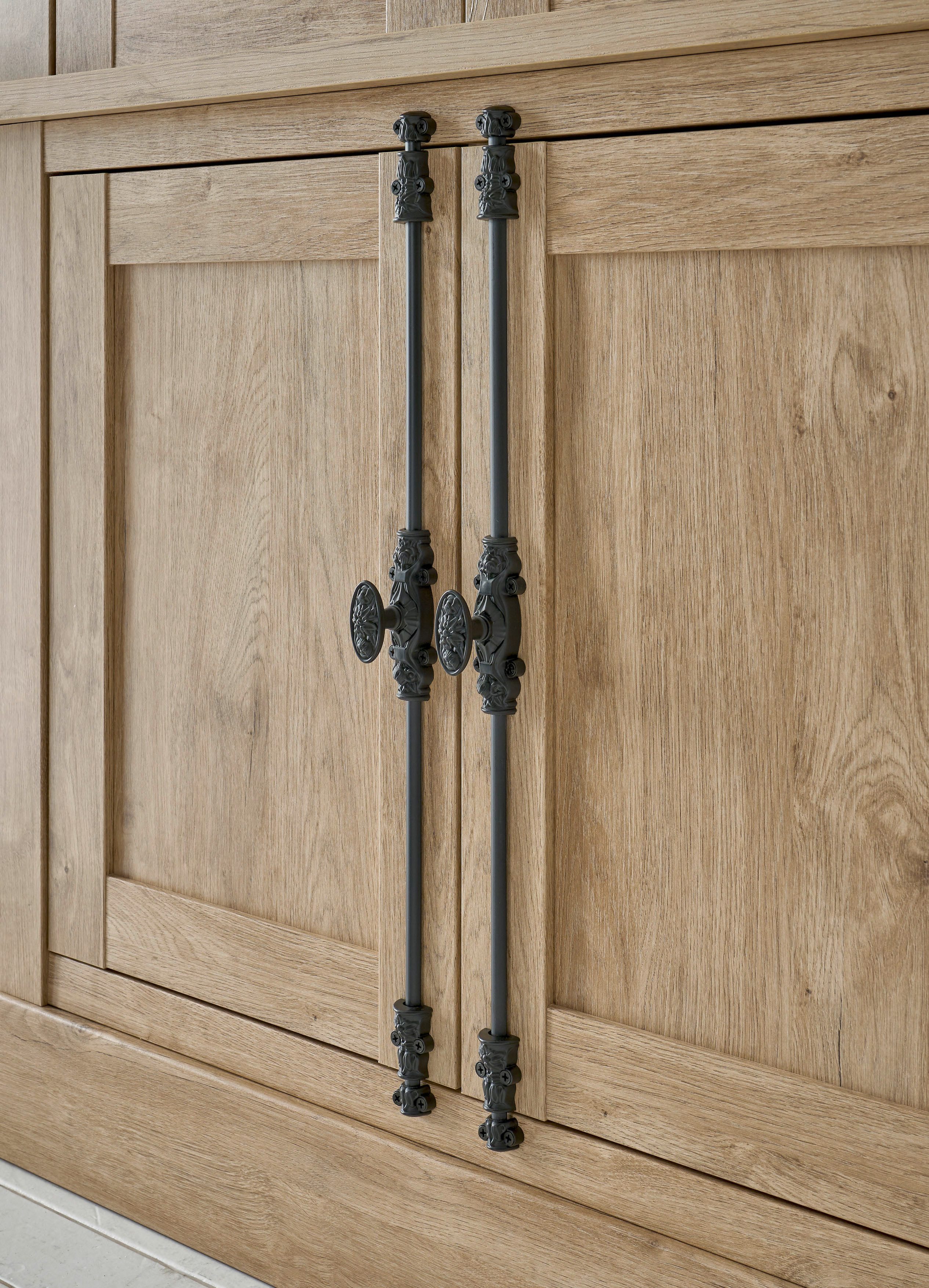 Home affaire Buffetkast Cornwall, keukenkast in landelijke stijl, dressoir, eiken decor Metalen handgrepen, 193 cm breed, veel opbergruimte, incl. flesindeling (1 stuk)