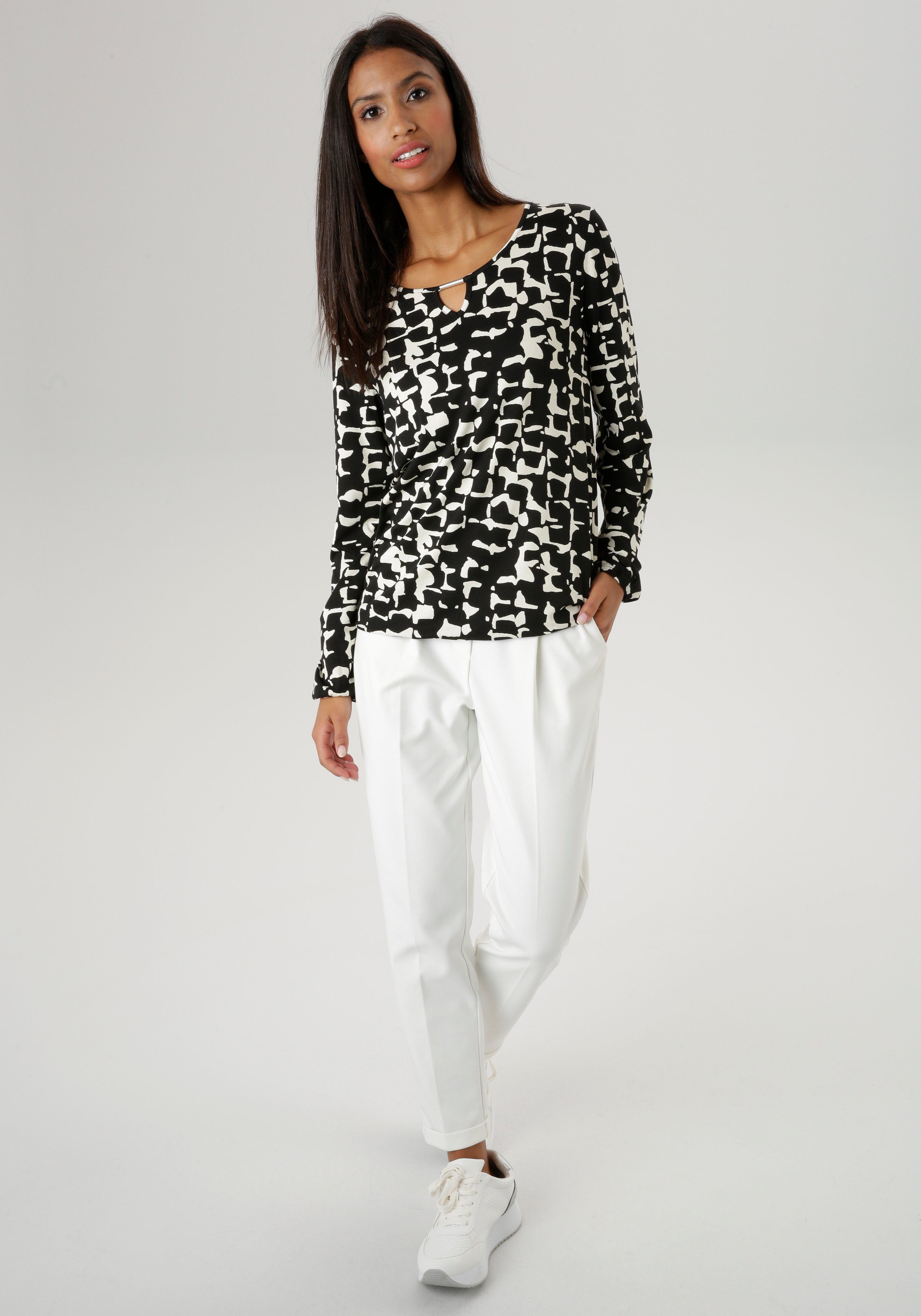 Aniston SELECTED Shirt met lange mouwen met all-over print, sierdetails en cut-out