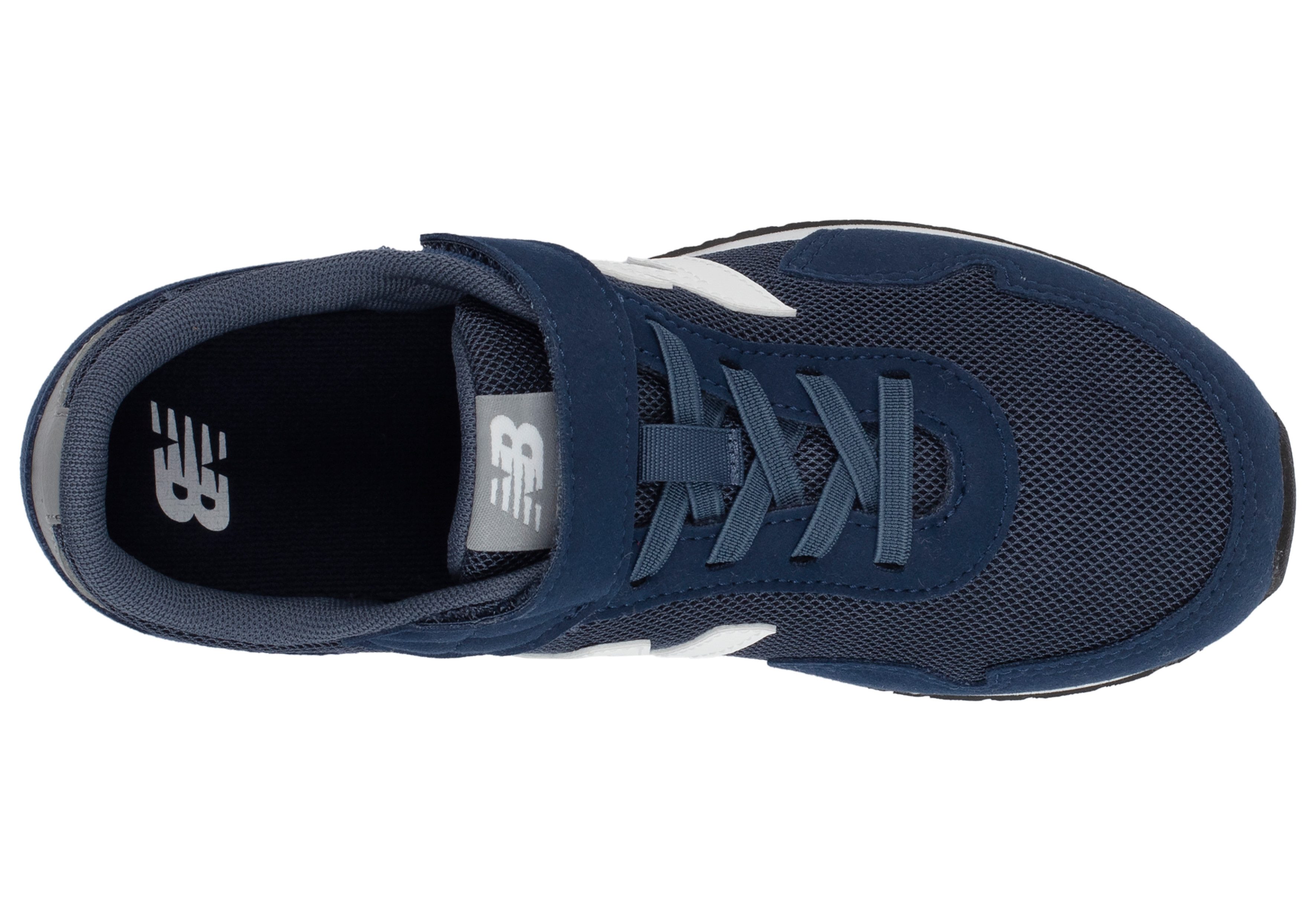 New Balance Sneakers PV32