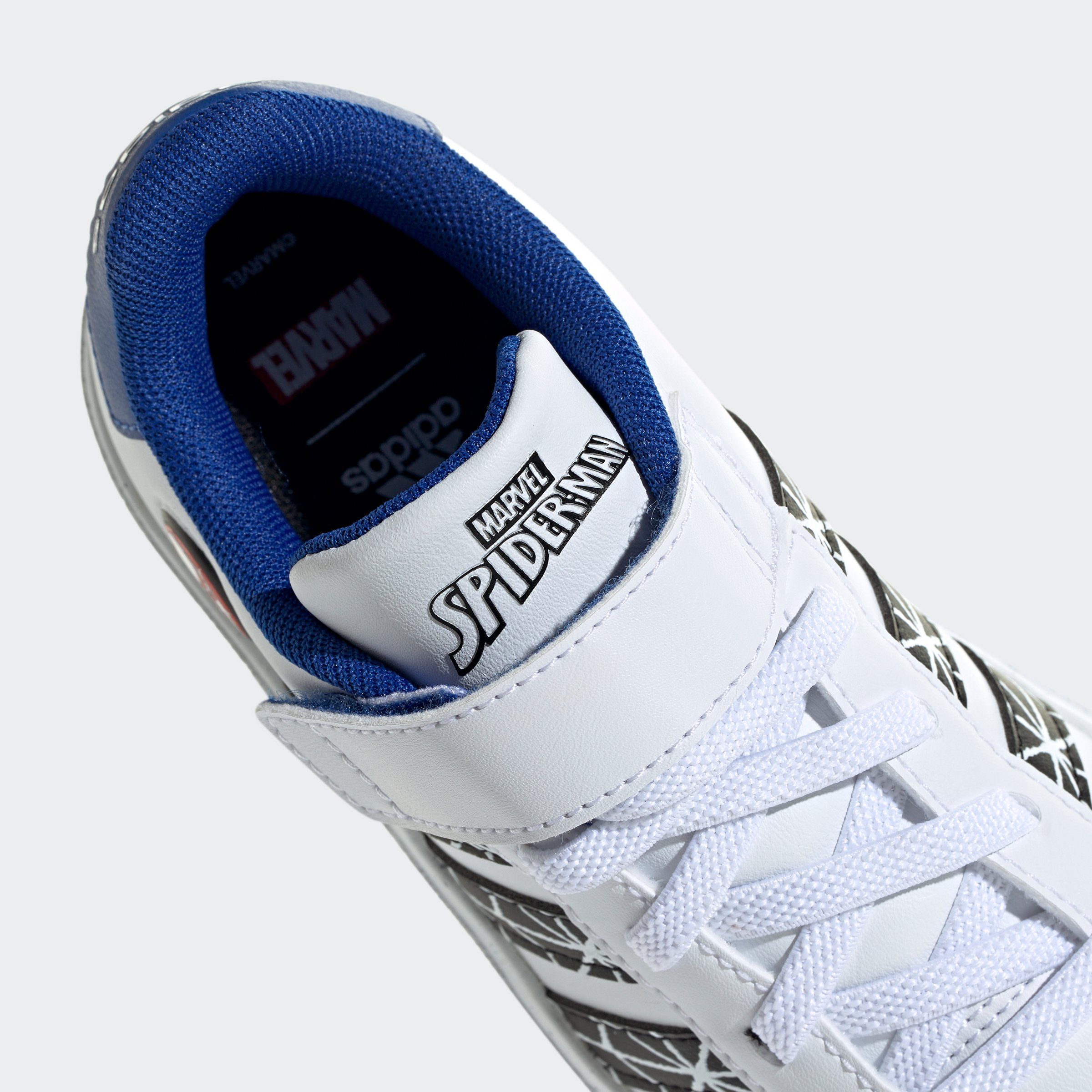 adidas Sportswear Sneakers MARVEL’S SPIDER-MAN GRAND COURT KIDS Design geïnspireerd op de adidas Superstar