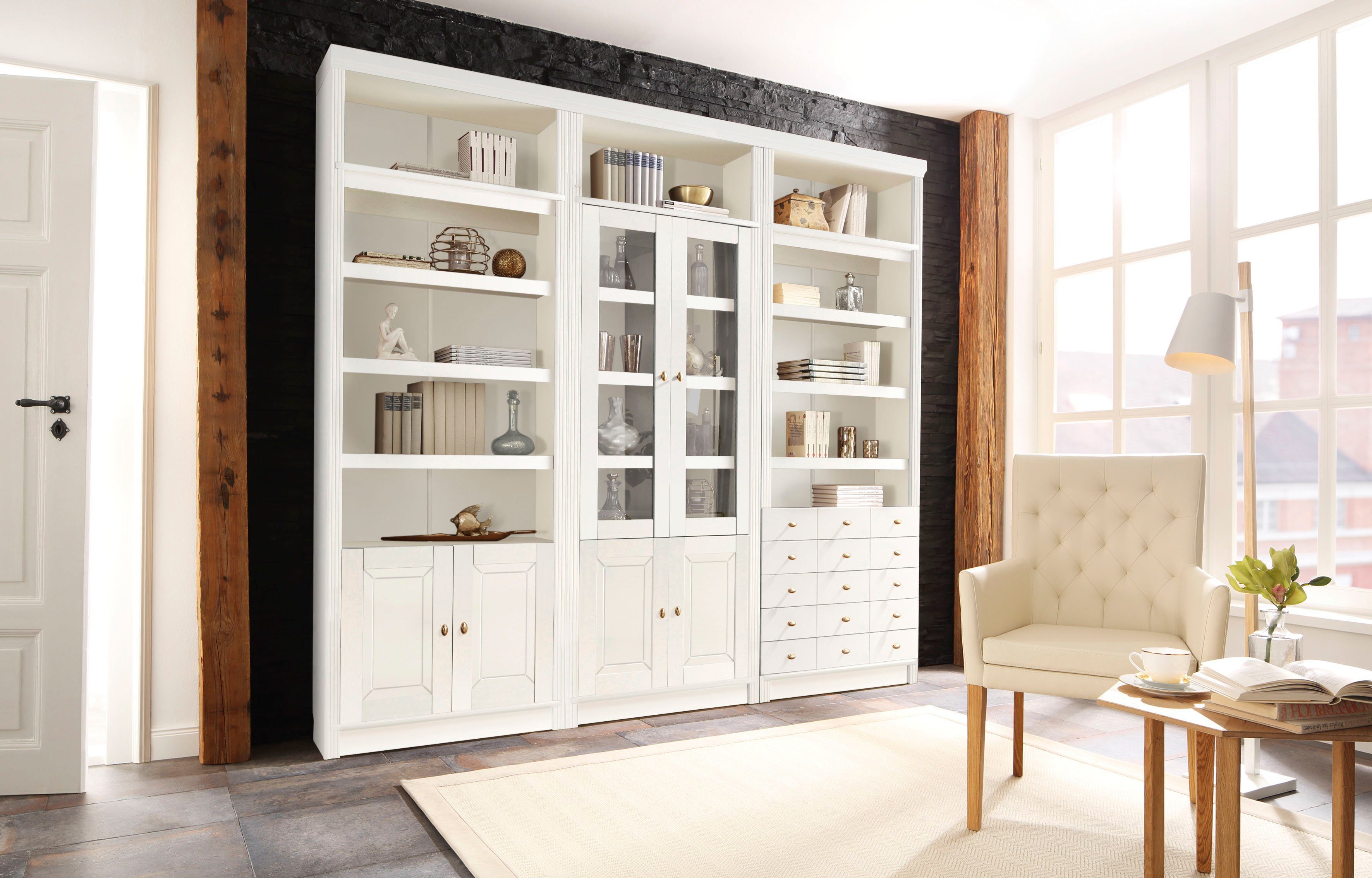 Home affaire Boekenkast Soeren van massief grenen, hoogte 220 cm, met 2 houten deuren, veel bergruimte