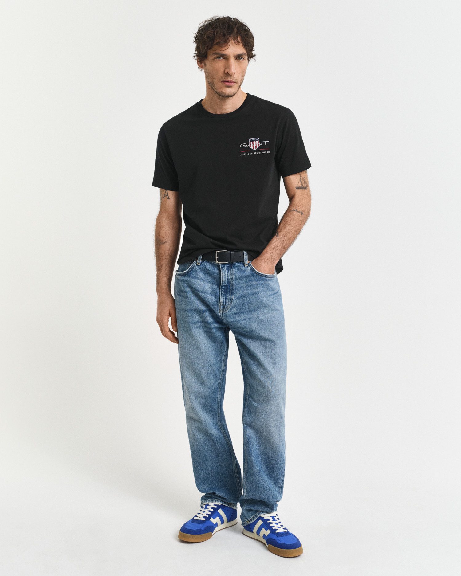 Gant T-shirt REG ARCHIVE SHIELD EMB SS T-SHIRT geïnspireerd door het archief uit de jaren '80