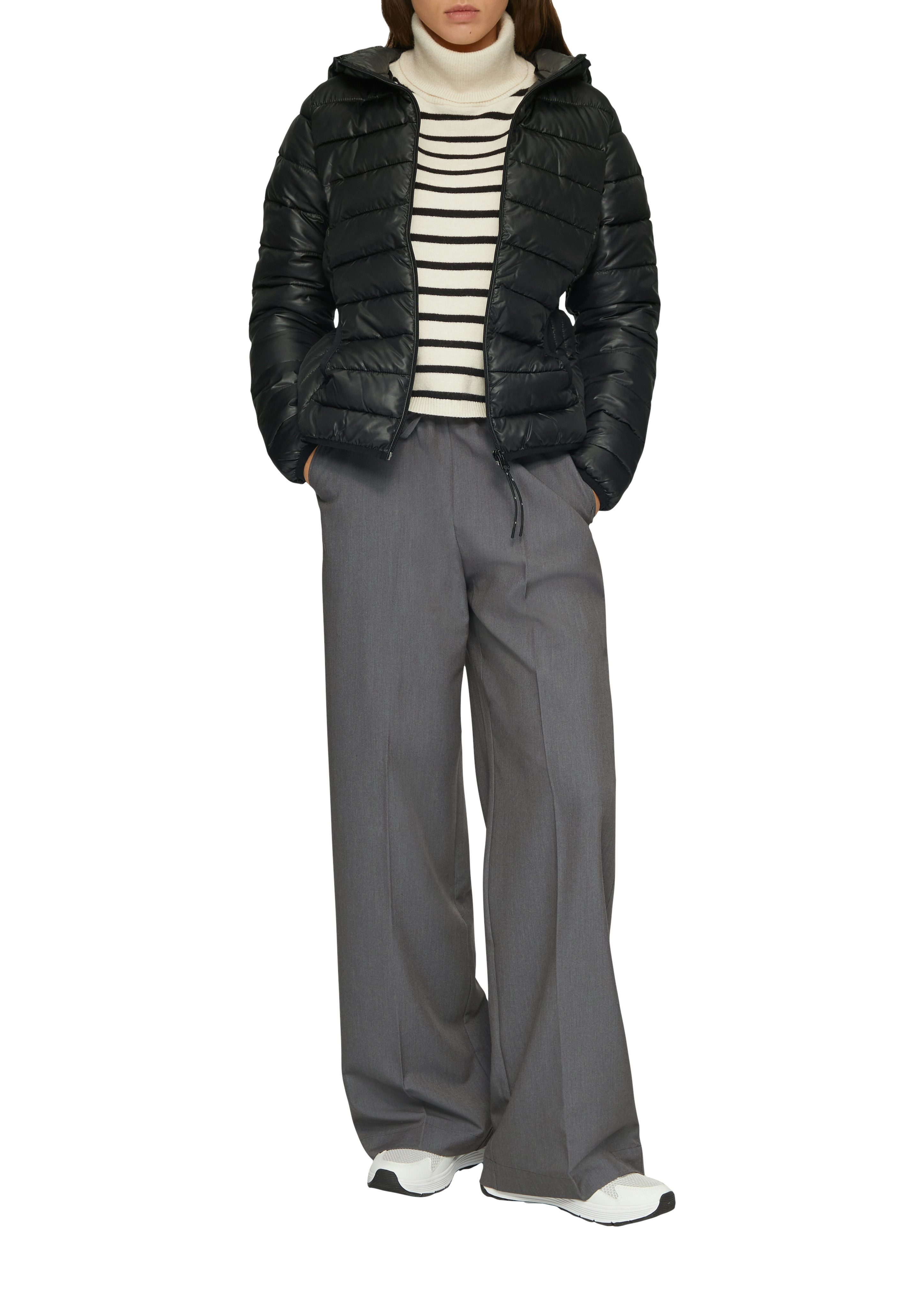 Q S designed by Outdoorjack met een capuchon