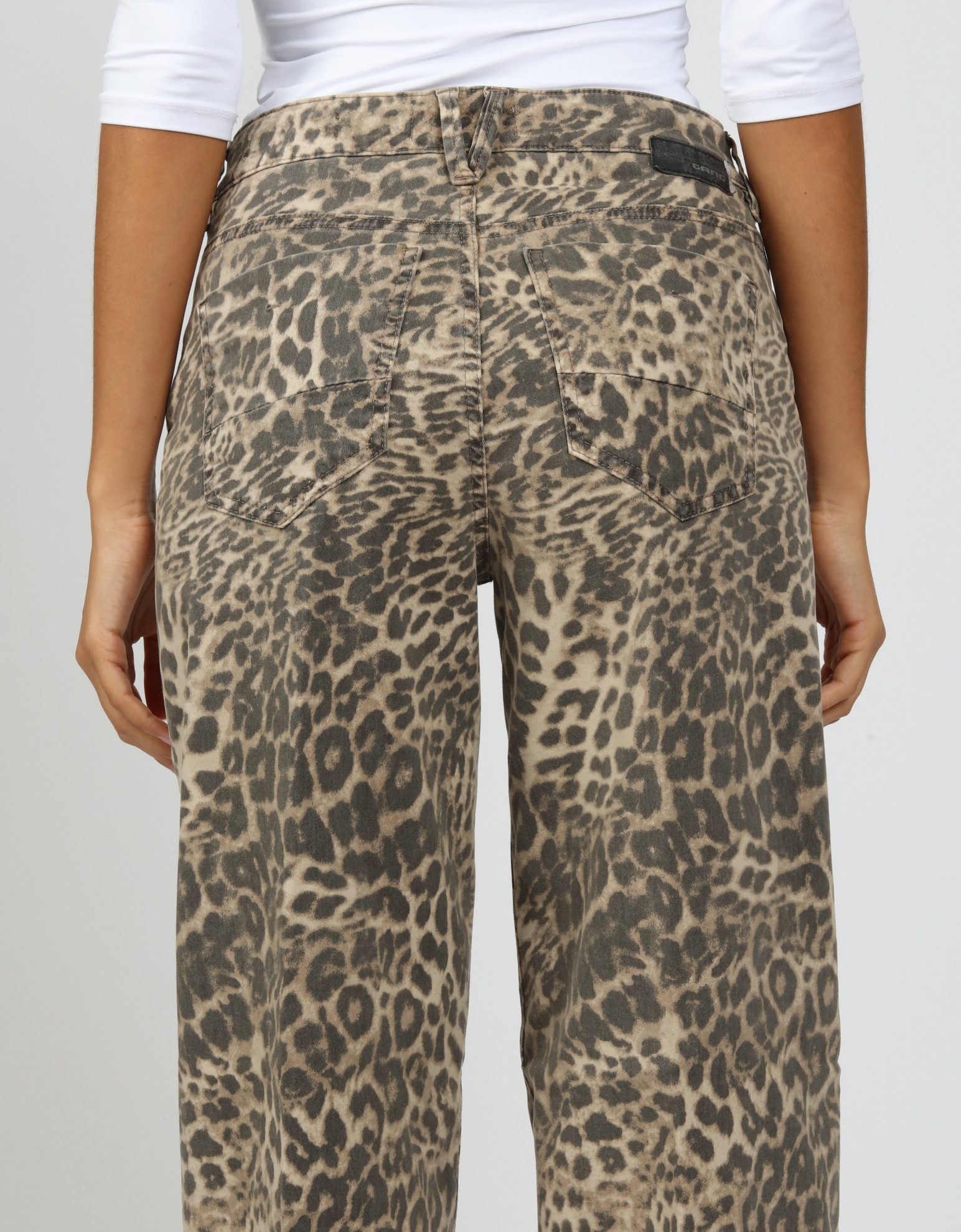 GANG 5-pocket jeans 94CARLOTTA Wide fit in trendy leeuwpatroon