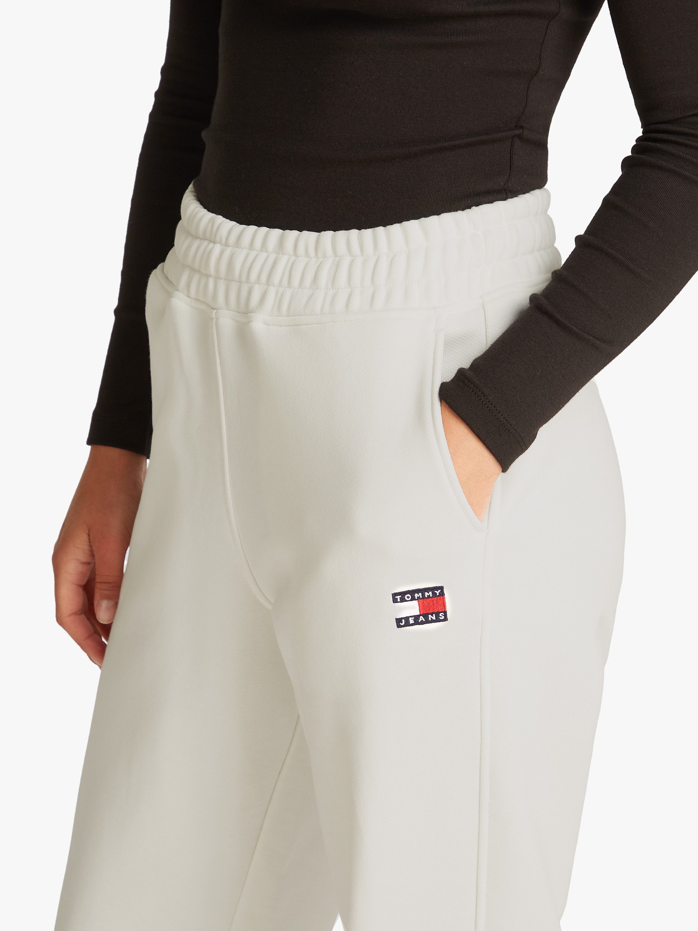 TOMMY JEANS Joggingbroek TJW BADGE JOGGER met geborduurd logo