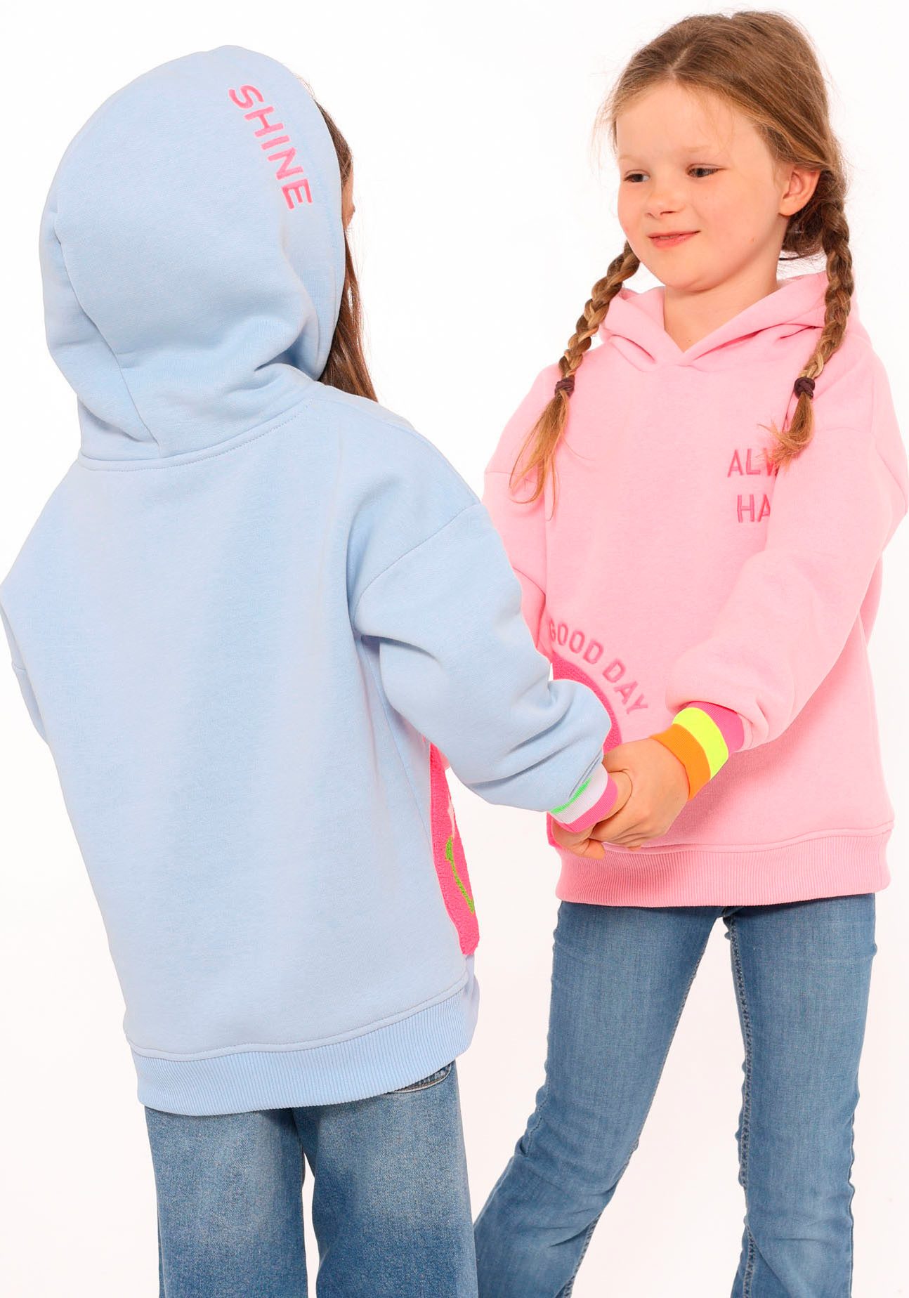 Zwillingsherz Hoodie Always Happy Kids met grote smiley en neonkleurige details