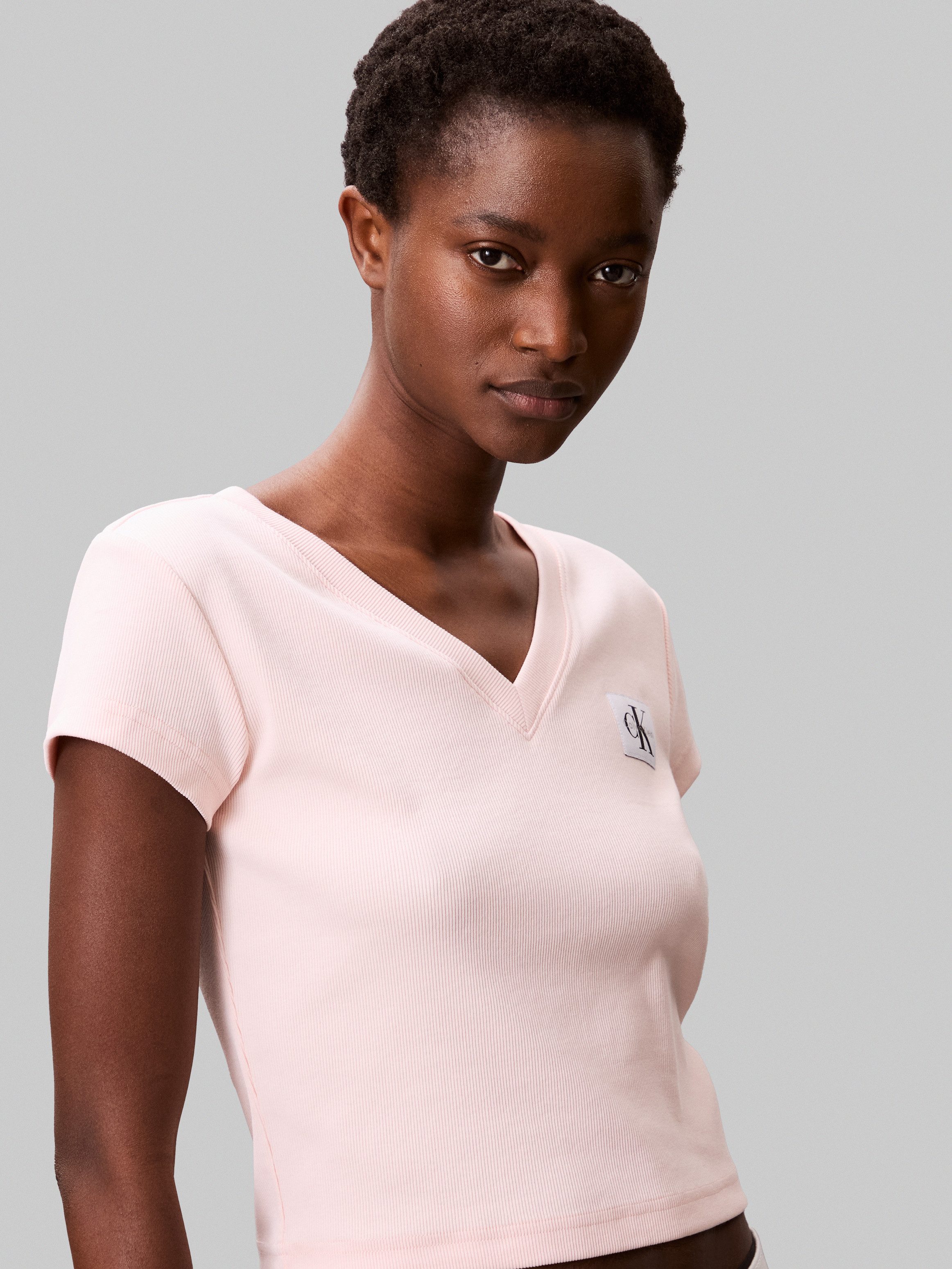 Calvin Klein T-shirt A- SS WOVEN LABEL RIB VNECK TEE