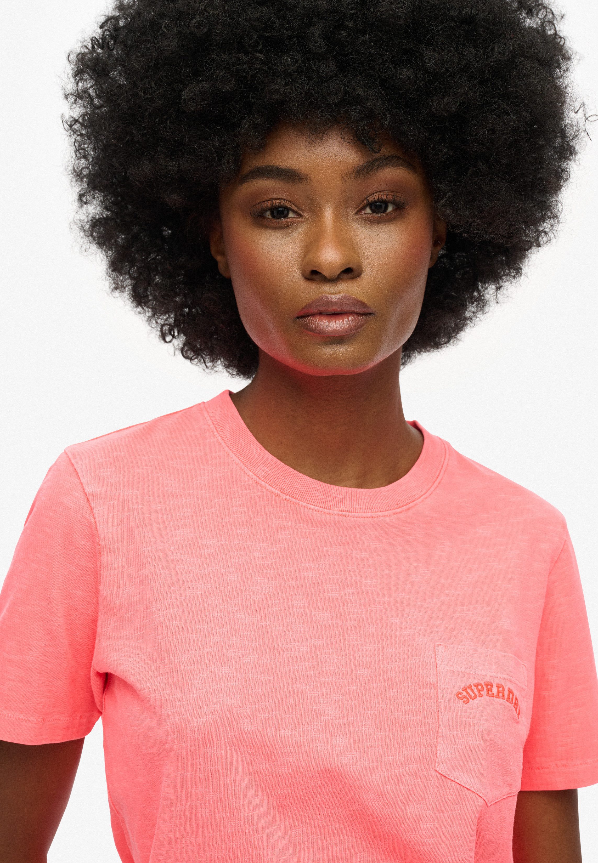 Superdry T-shirt ESSENTIAL LOGO GD POCKET TEE