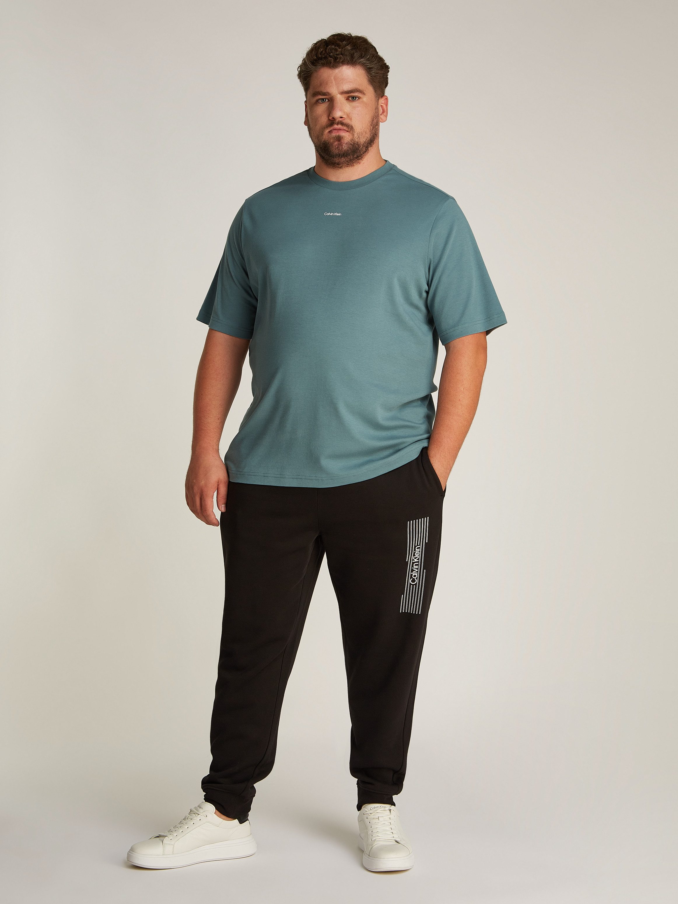 Calvin Klein T-shirt BT_NANO LOGO INTERLOCK T-SHIRT in grote maten met logo-opschrift
