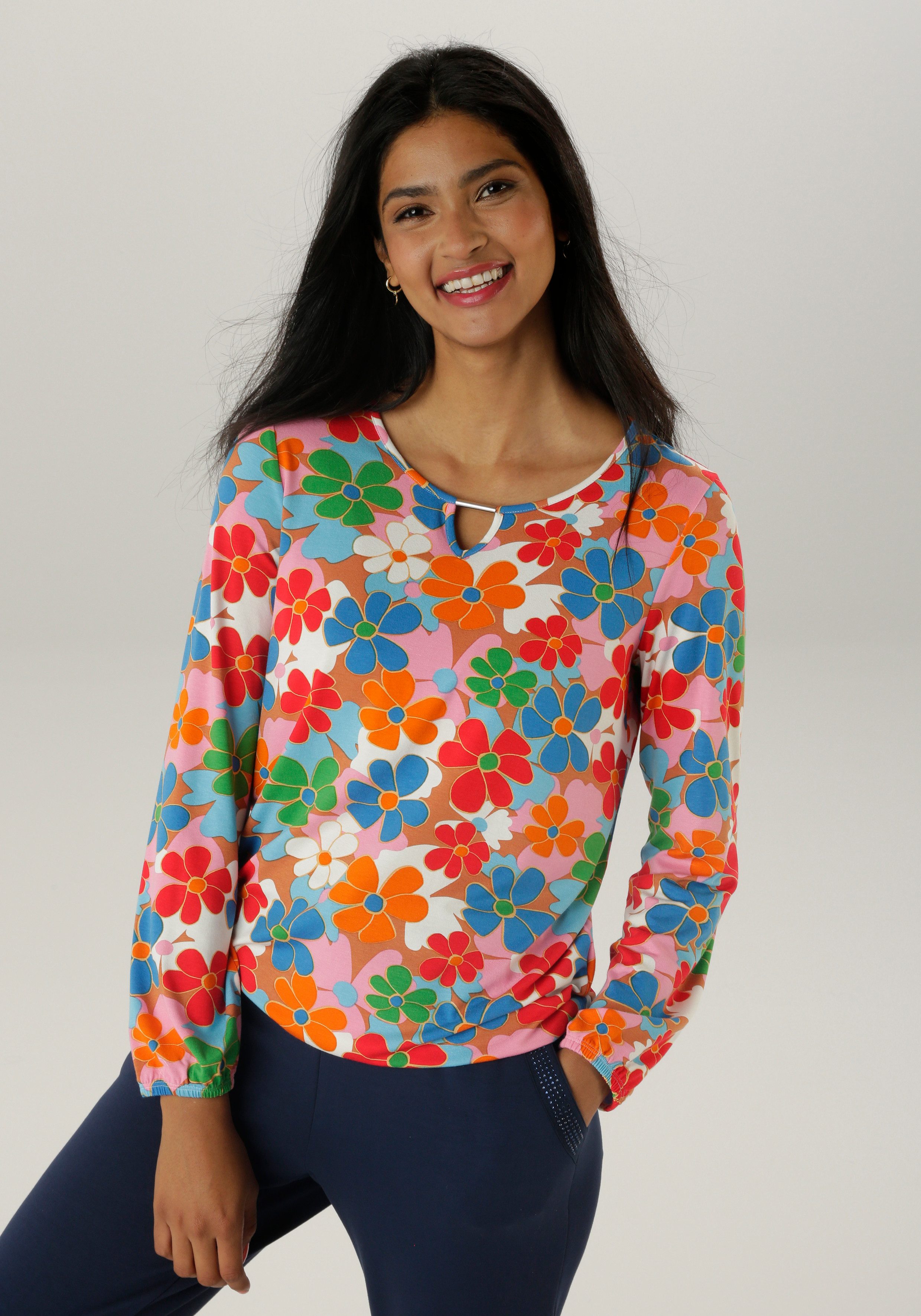 Aniston SELECTED Shirt met lange mouwen met cut-out en kleurrijke bloemenprint - nieuwe collectie