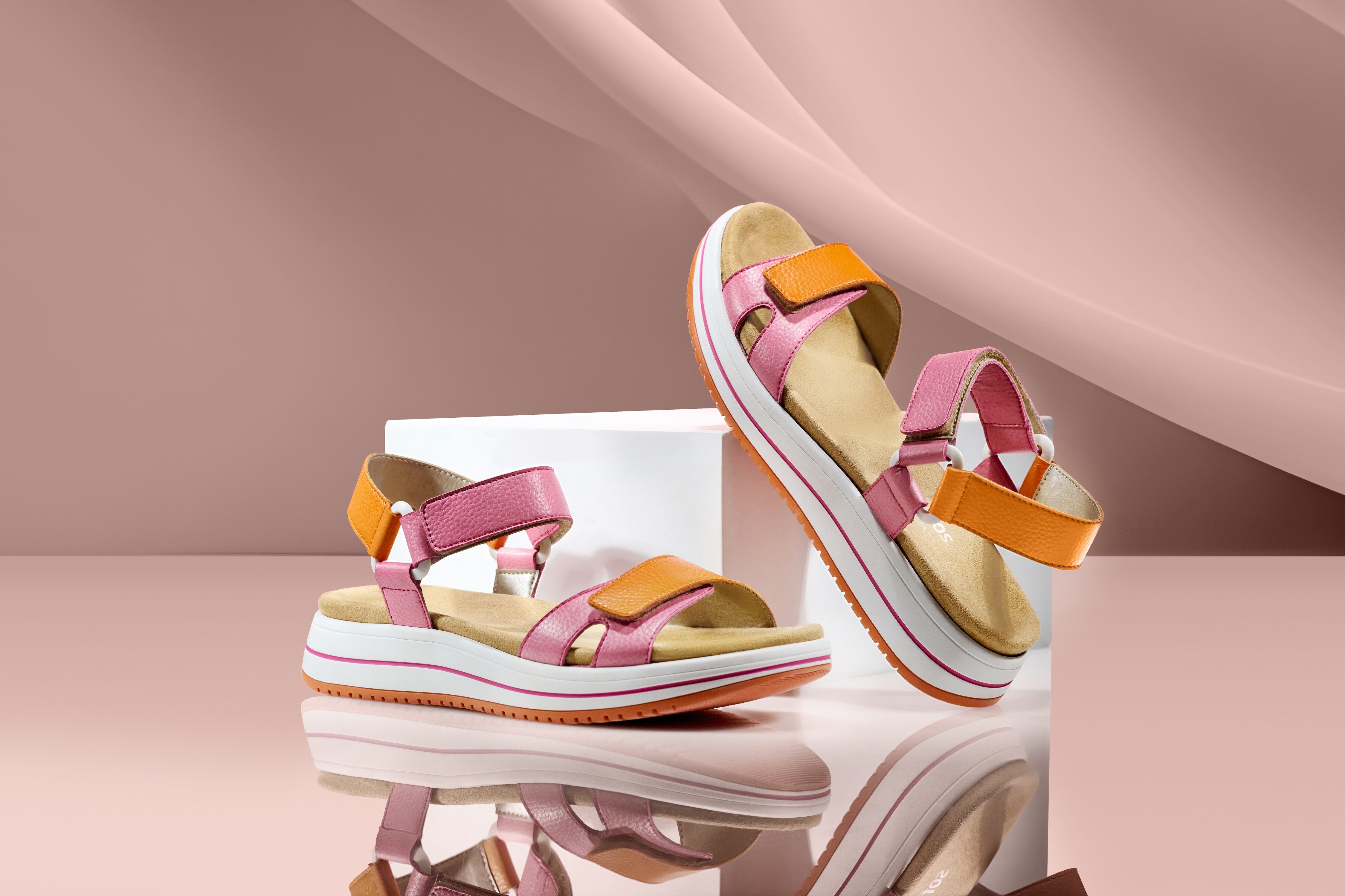Remonte Sandalen Elisabeth Hurley-Collection , sleehak, klittenbandschoen, sandaal met plateauschoen