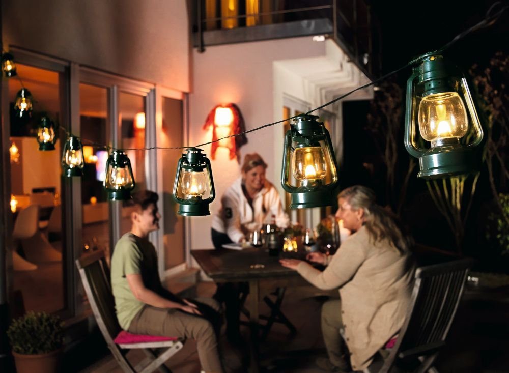 KONSTSMIDE Led-lichtsnoer 8 groene stormlantaarns, 8 warmwitte diodes