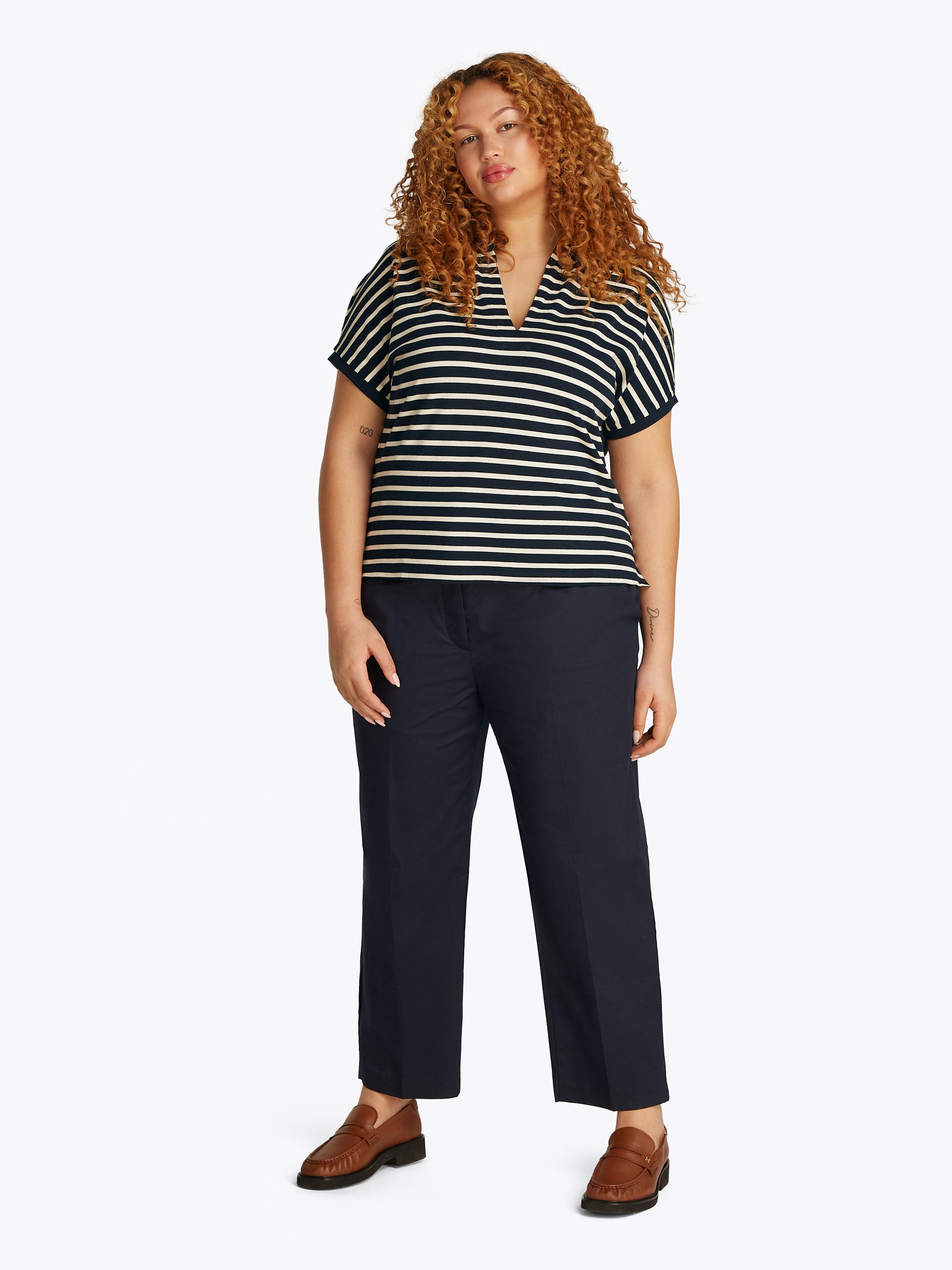 Tommy Hilfiger Curve Poloshirt CRV LYOCELL OPEN-NK POLO SS in grote maten, polokraag, streep patroon