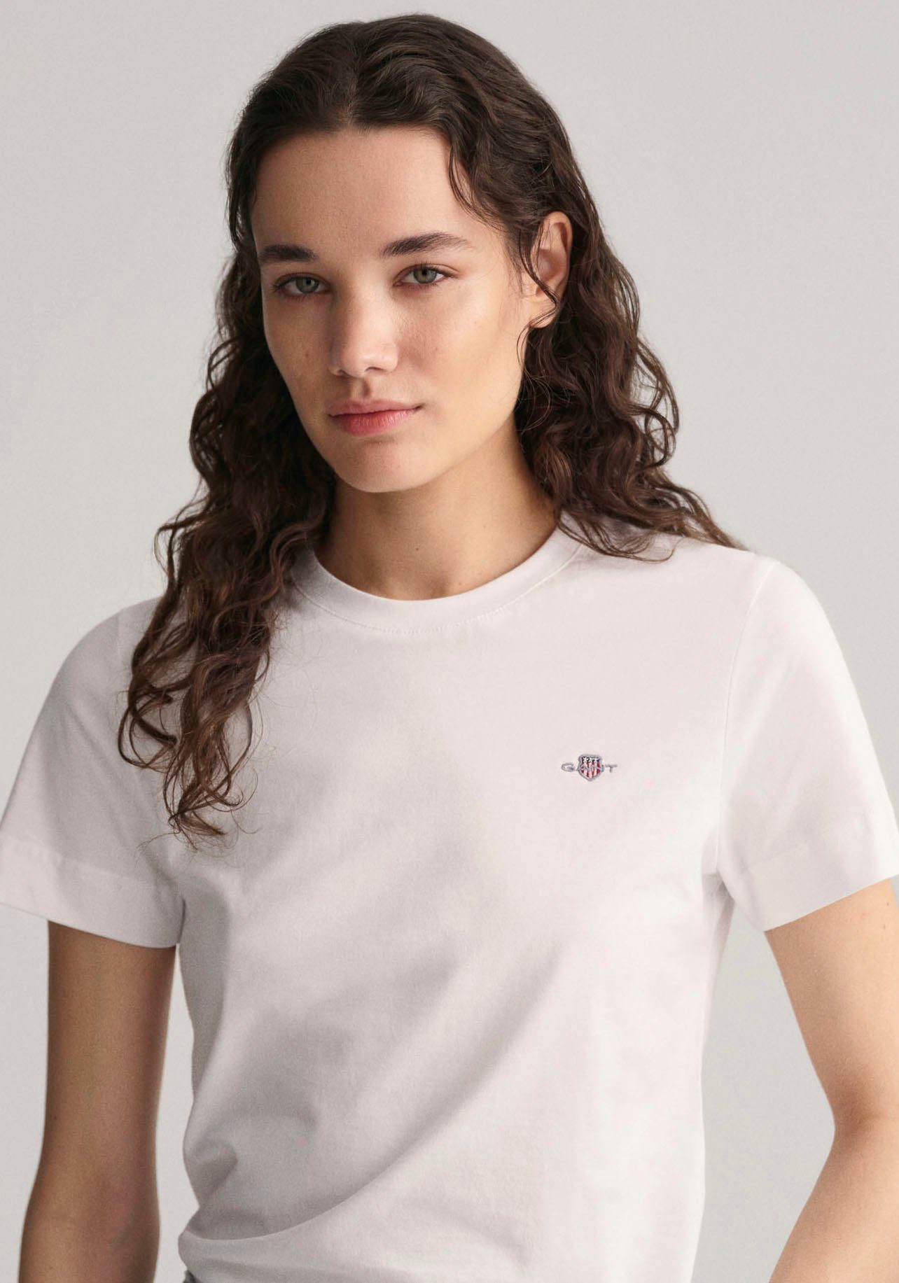 Gant T-shirt REG SHIELD KA T-SHIRT met een klein geborduurd wapenschild op de borst