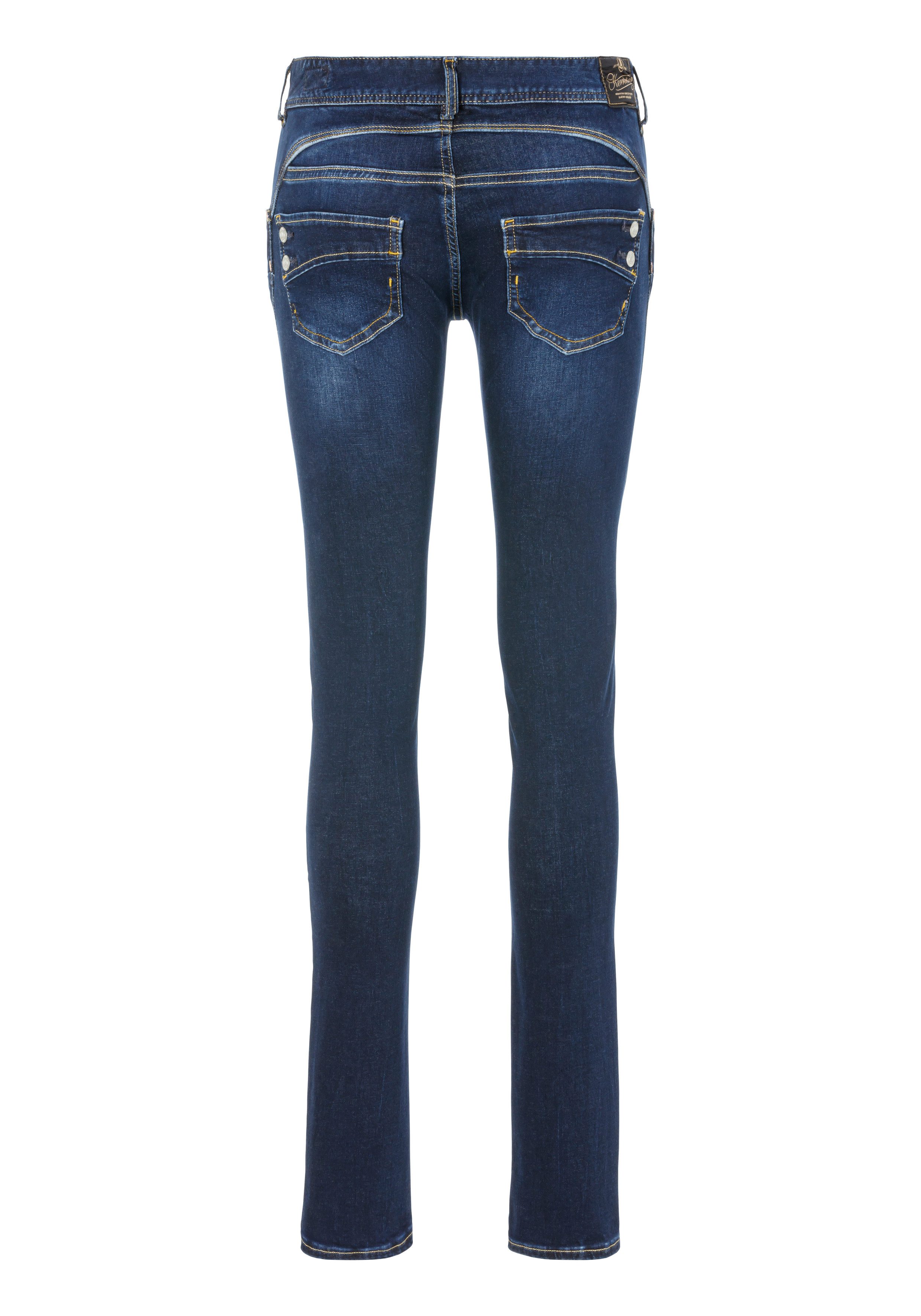 Herrlicher Slim fit jeans PIPER SLIM REUSED DENIM met sierknopen op de achterzakken