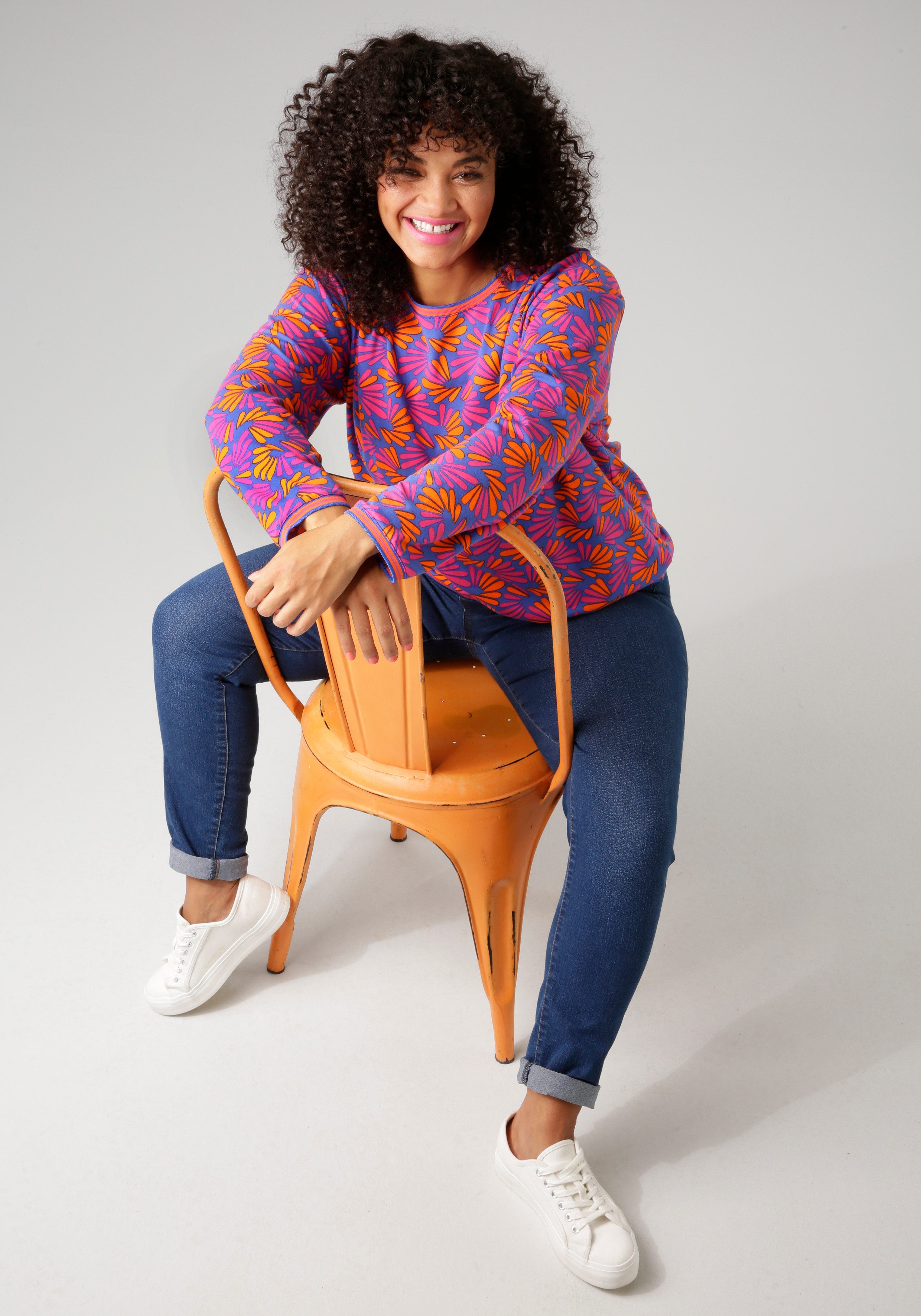 Aniston PLUS Sweatshirt met kleurrijke, grafische print - nieuwe collectie