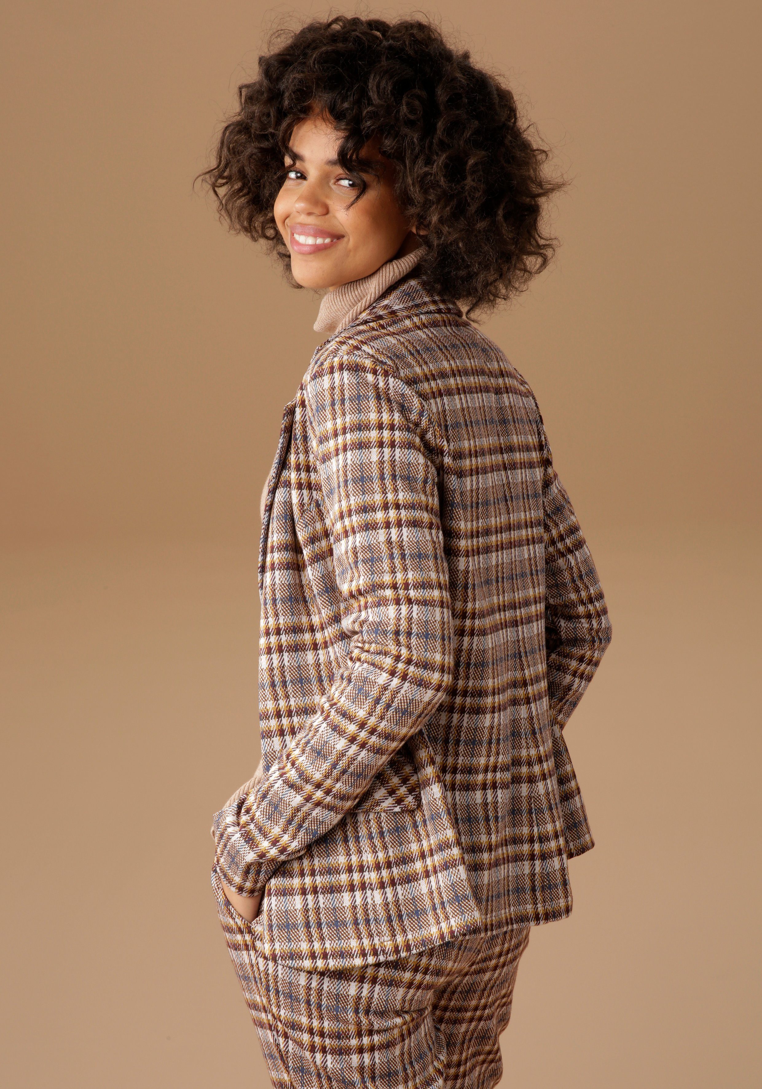 Aniston CASUAL Sweatblazer met trendkleurig ruitdessin