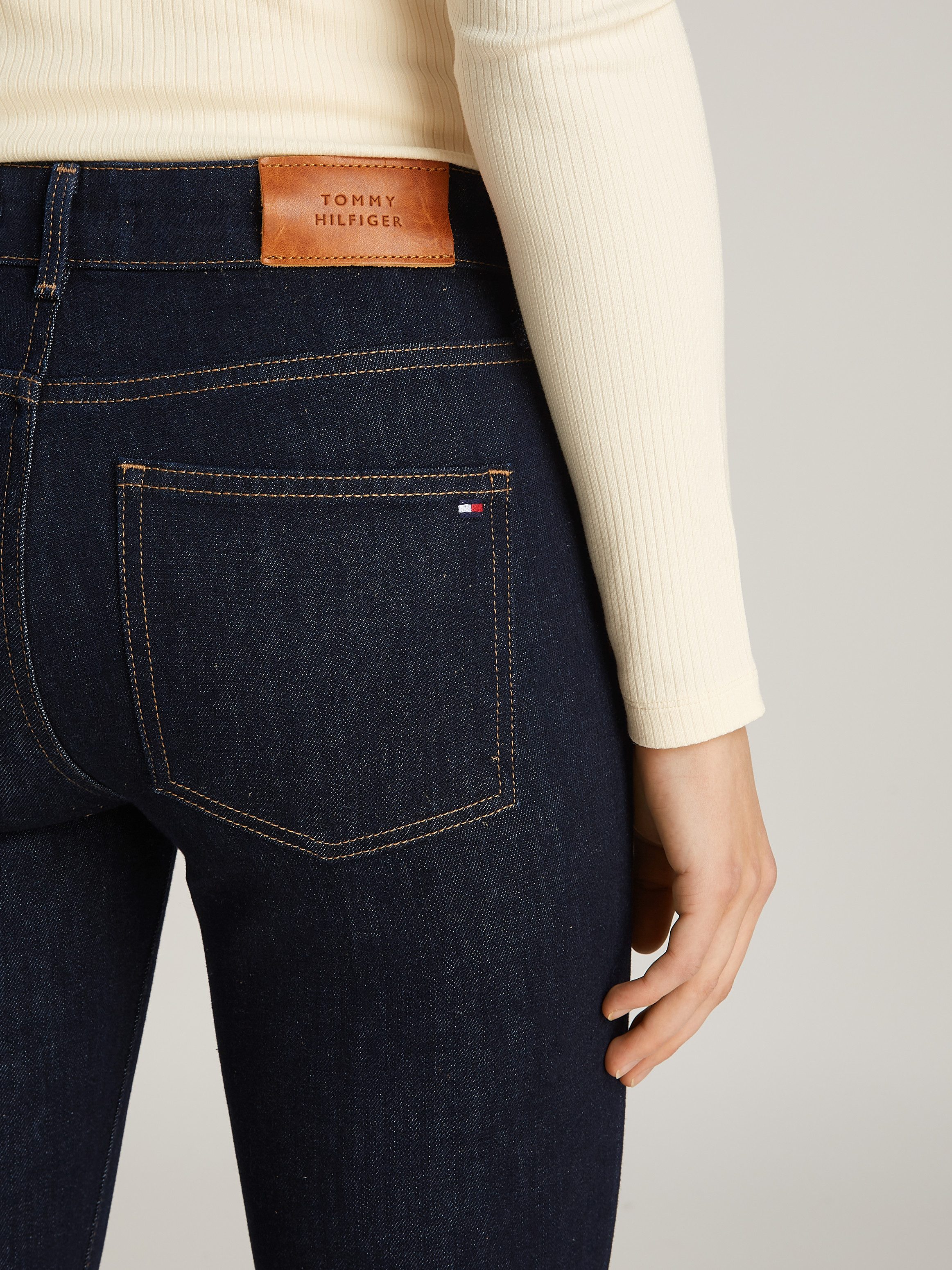 Tommy Hilfiger Bootcut jeans BOOTCUT REGULAR WAIST gemiddelde normale taillehoogte, met persplooien, met studs