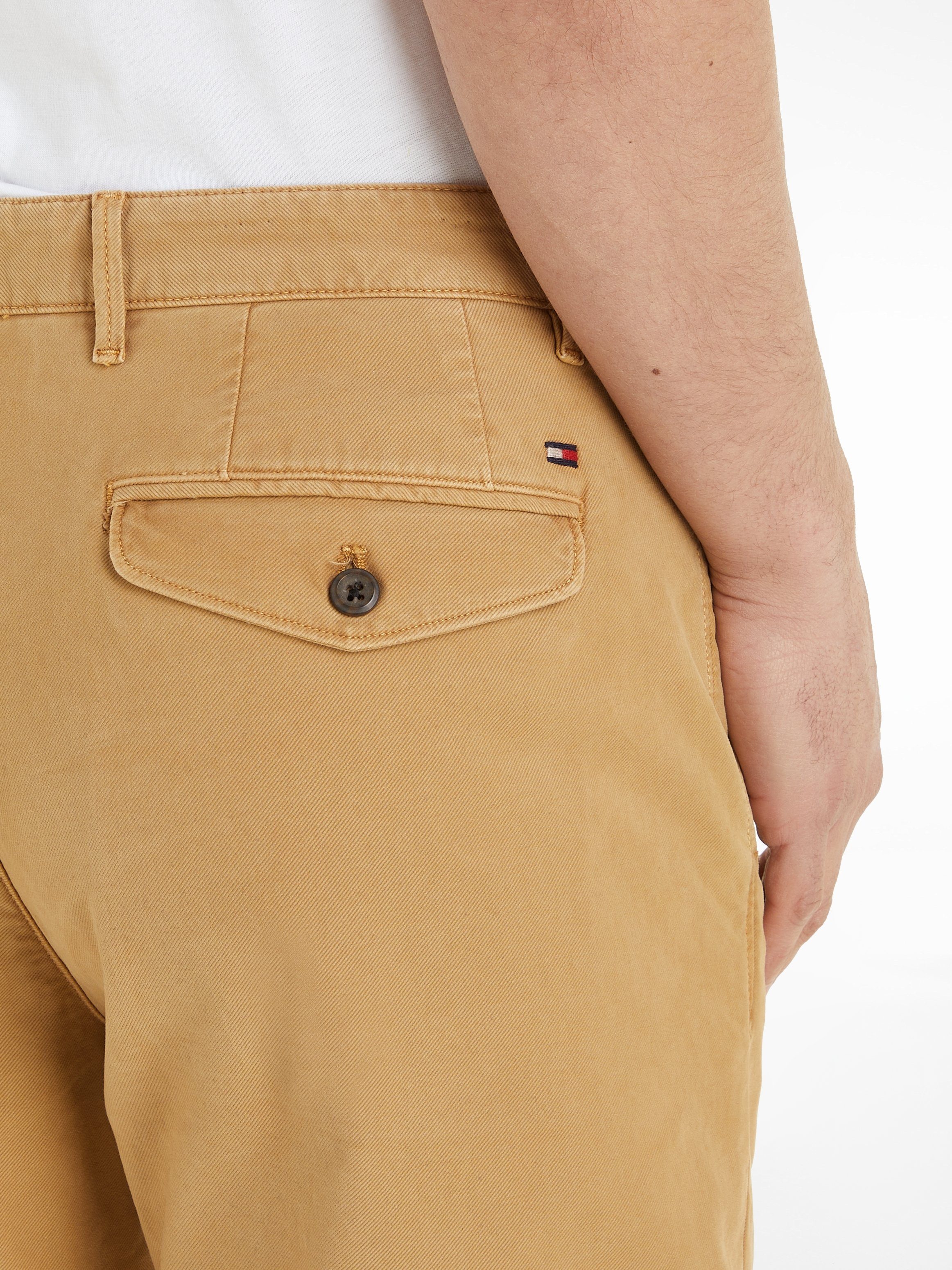 Tommy Hilfiger Chino CHELSEA GABARDINE GMD met logo borduursel op de achterzak