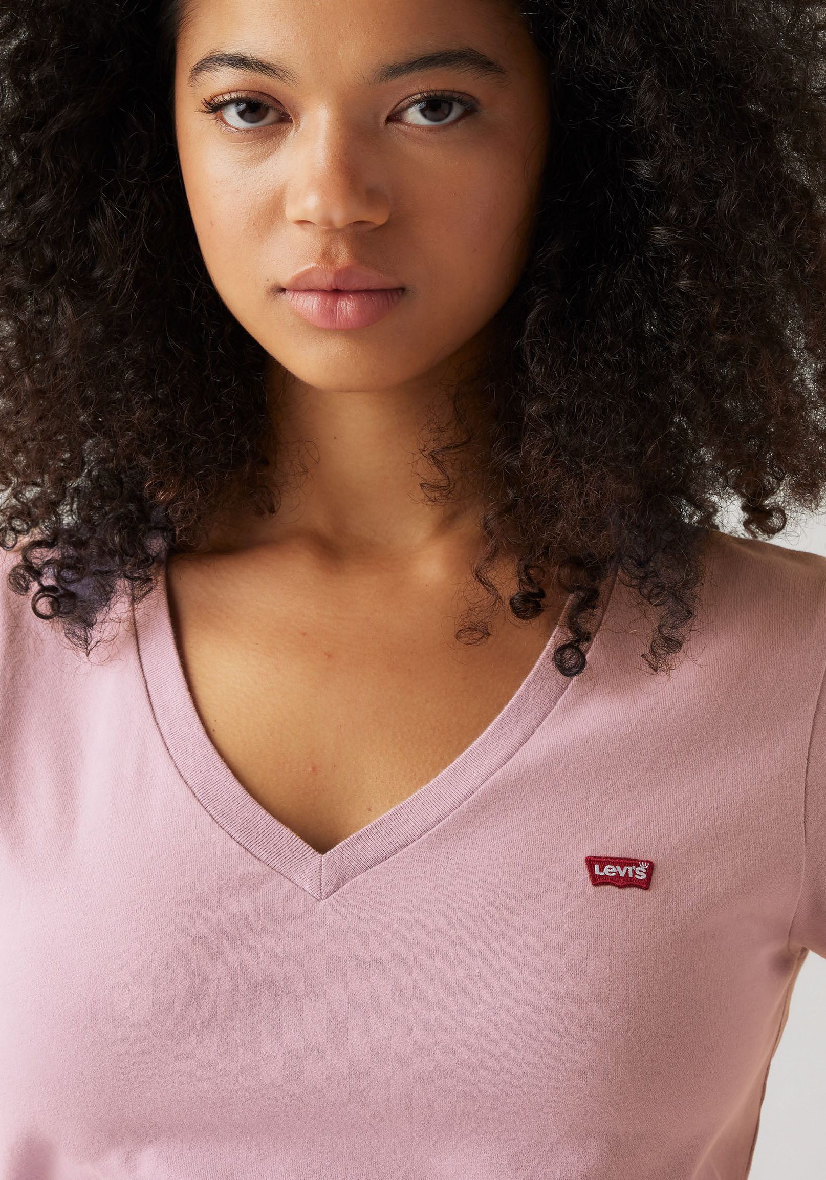 Levi's® Shirt met V-hals Perfect Tee met klein batwing-logo