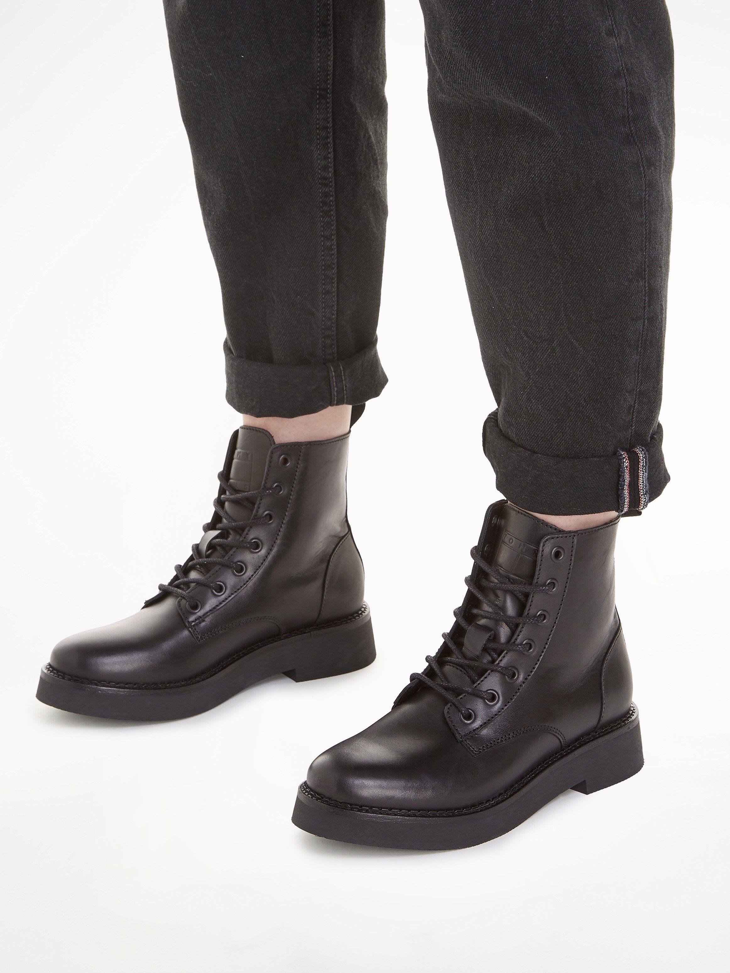 TOMMY JEANS Hoge veterschoenen TJW LACE UP FLAT BOOT met logo aan de aantrekband