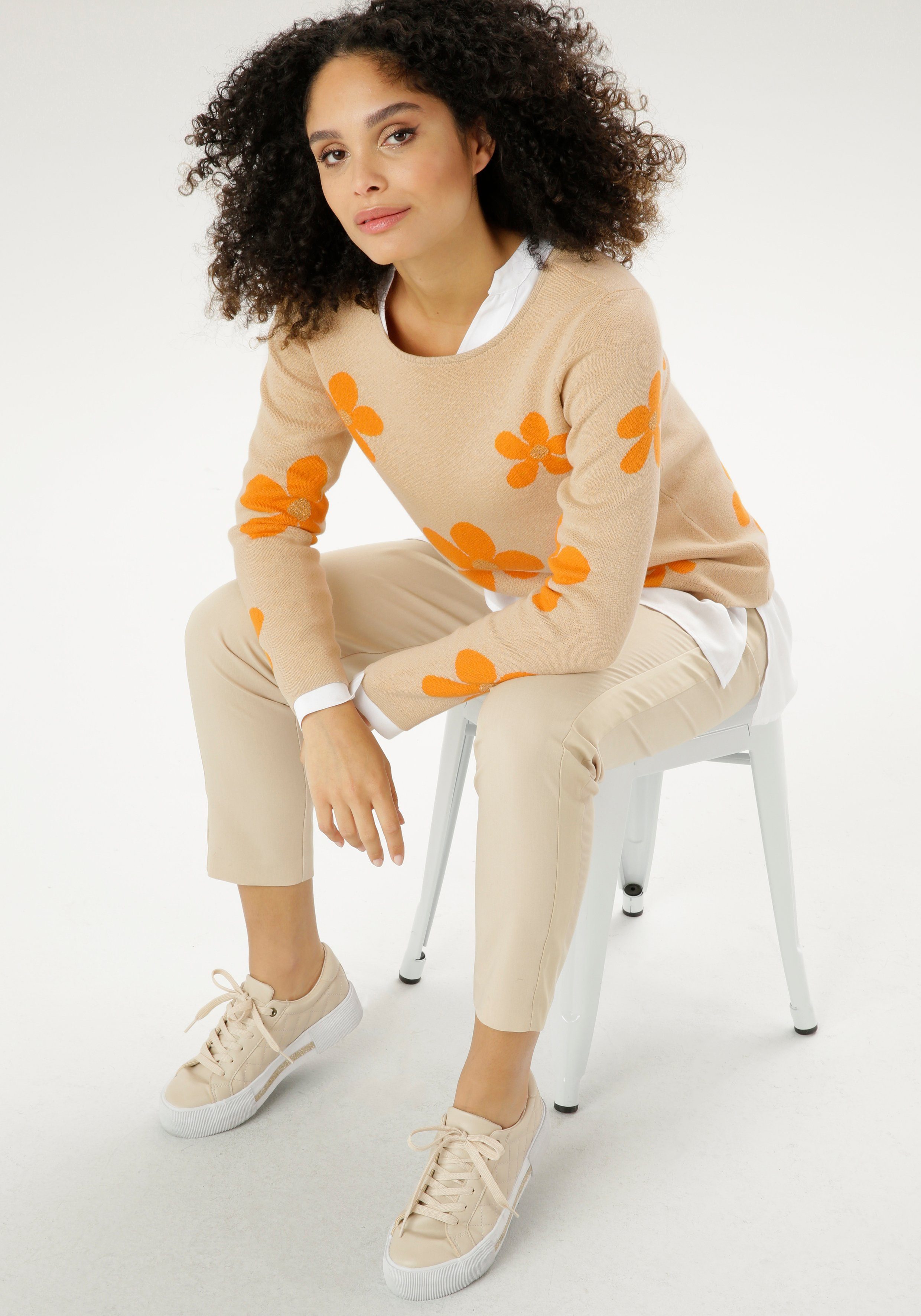 Aniston SELECTED Trui met ronde hals met goudkleurige details in het bloempatroon