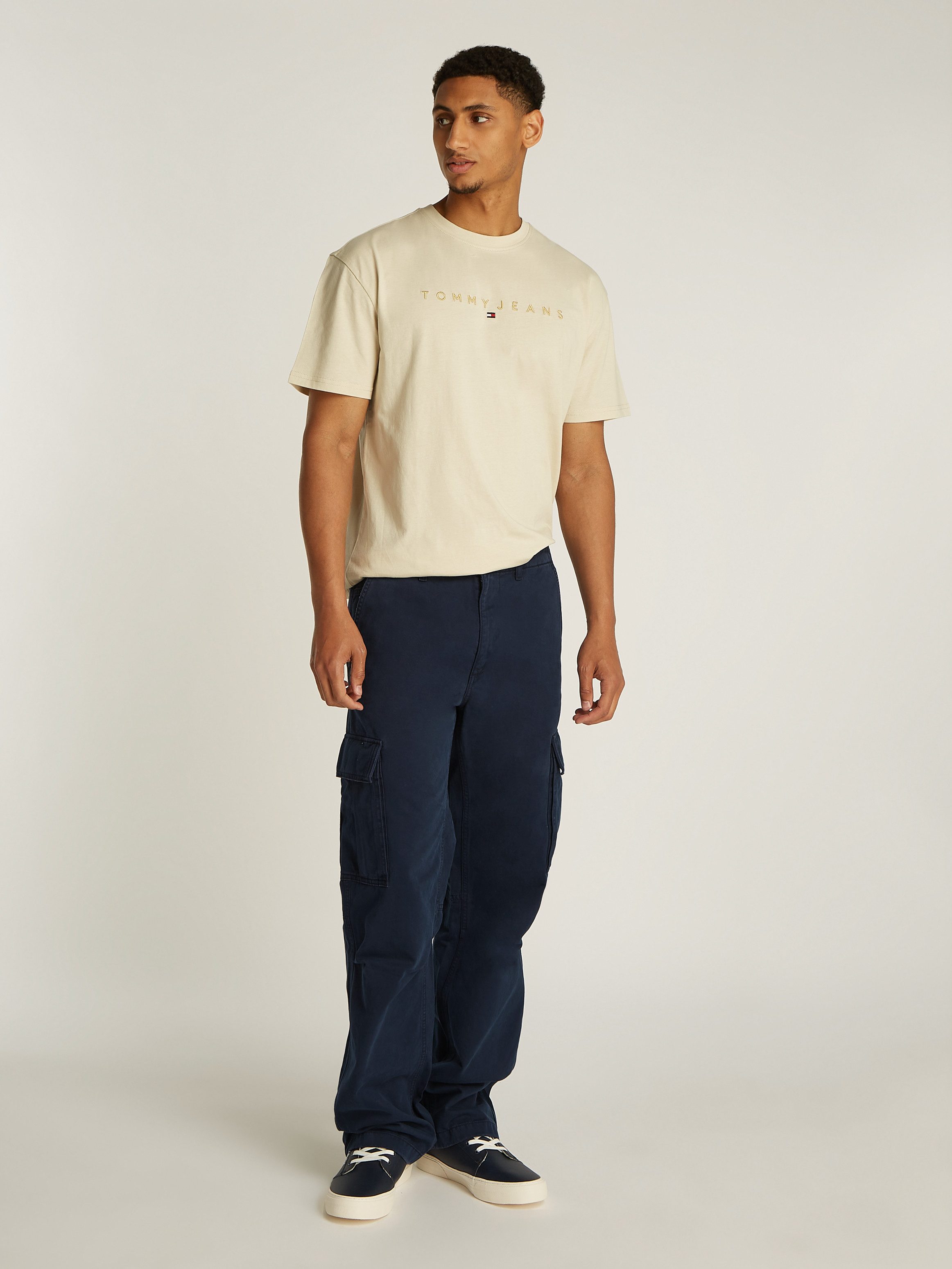 TOMMY JEANS Cargobroek TJM AUSTIN CARGO met geborduurd logo