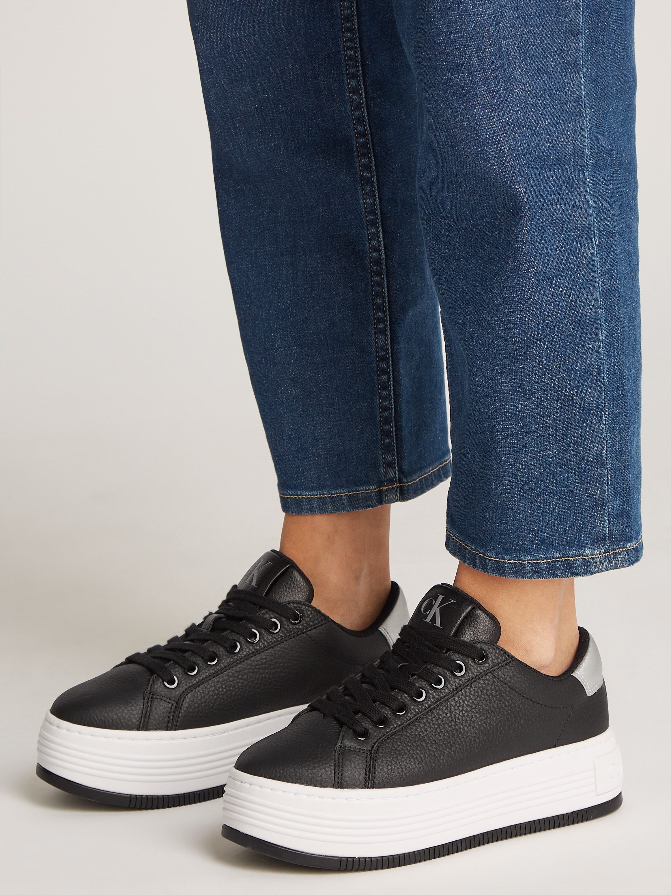 Calvin Klein Plateausneakers BOLD FLATF LOW MIX OHB veterschoenen, lage schoen, vrijetijdsschoen met hielcontrast